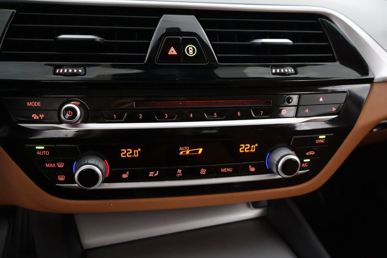 BMW 520 2017 G31 Touring 520d A xDrive Business* Webasto / Vetokoukku / Konjakkinahat* - *Digimittari / My BMW / 2-Omisteinen / Suomi-auto / P-Tutkat / Siisti* - HULLUT JOULUT KORKOTARJOUS 2,49% 