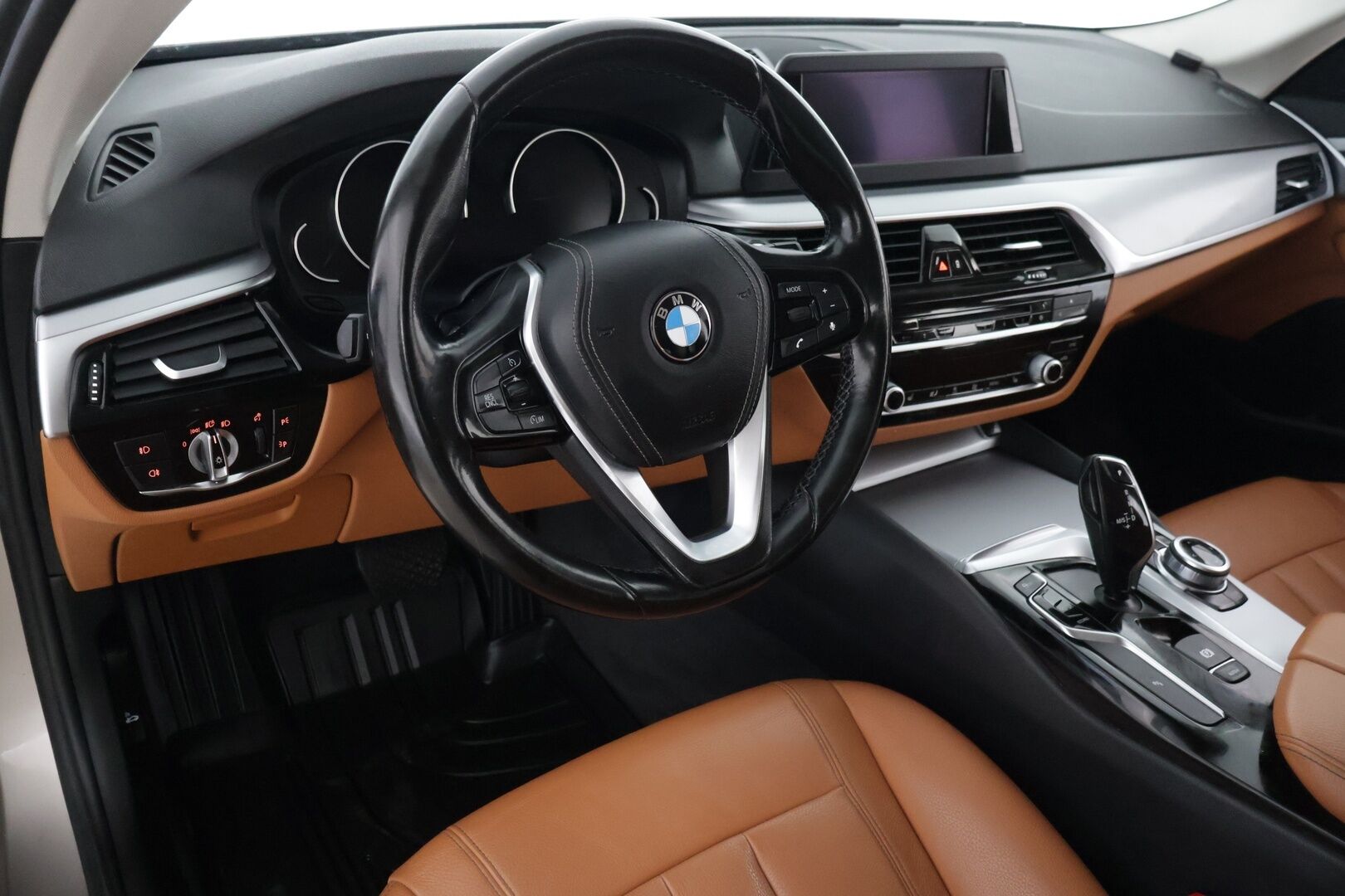 BMW 520 2017 G31 Touring 520d A xDrive Business* Webasto / Vetokoukku / Konjakkinahat* - *Digimittari / My BMW / 2-Omisteinen / Suomi-auto / P-Tutkat / Siisti* - HULLUT JOULUT KORKOTARJOUS 2,49% 