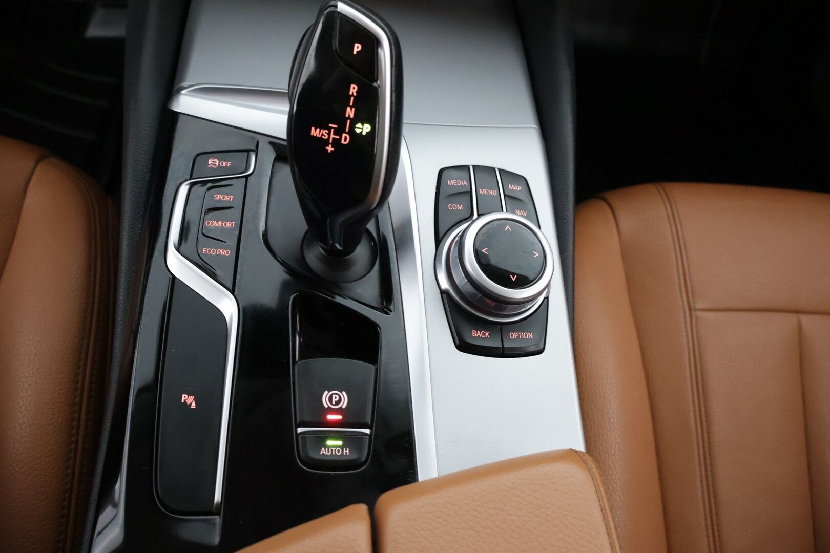 BMW 520 2017 G31 Touring 520d A xDrive Business* Webasto / Vetokoukku / Konjakkinahat* - *Digimittari / My BMW / 2-Omisteinen / Suomi-auto / P-Tutkat / Siisti* - HULLUT JOULUT KORKOTARJOUS 2,49% 