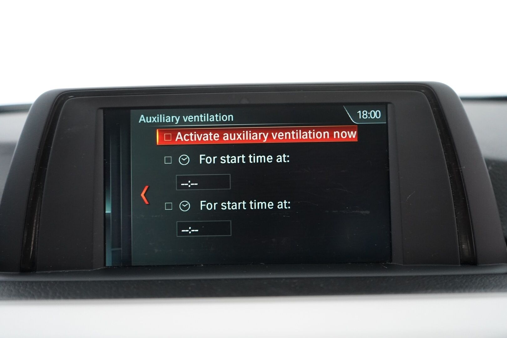 BMW 320 2017 F30 Sedan 320i A xDrive Business Exclusive Edition *Vaaleat nahat / Sporttipenkit / Vakkari / Ratinlämmitin* - M-Sport ulko + sisä paketti / Kahdet renkaat BMW alumiinivantein / Juuri huollettu / Suomi-auto