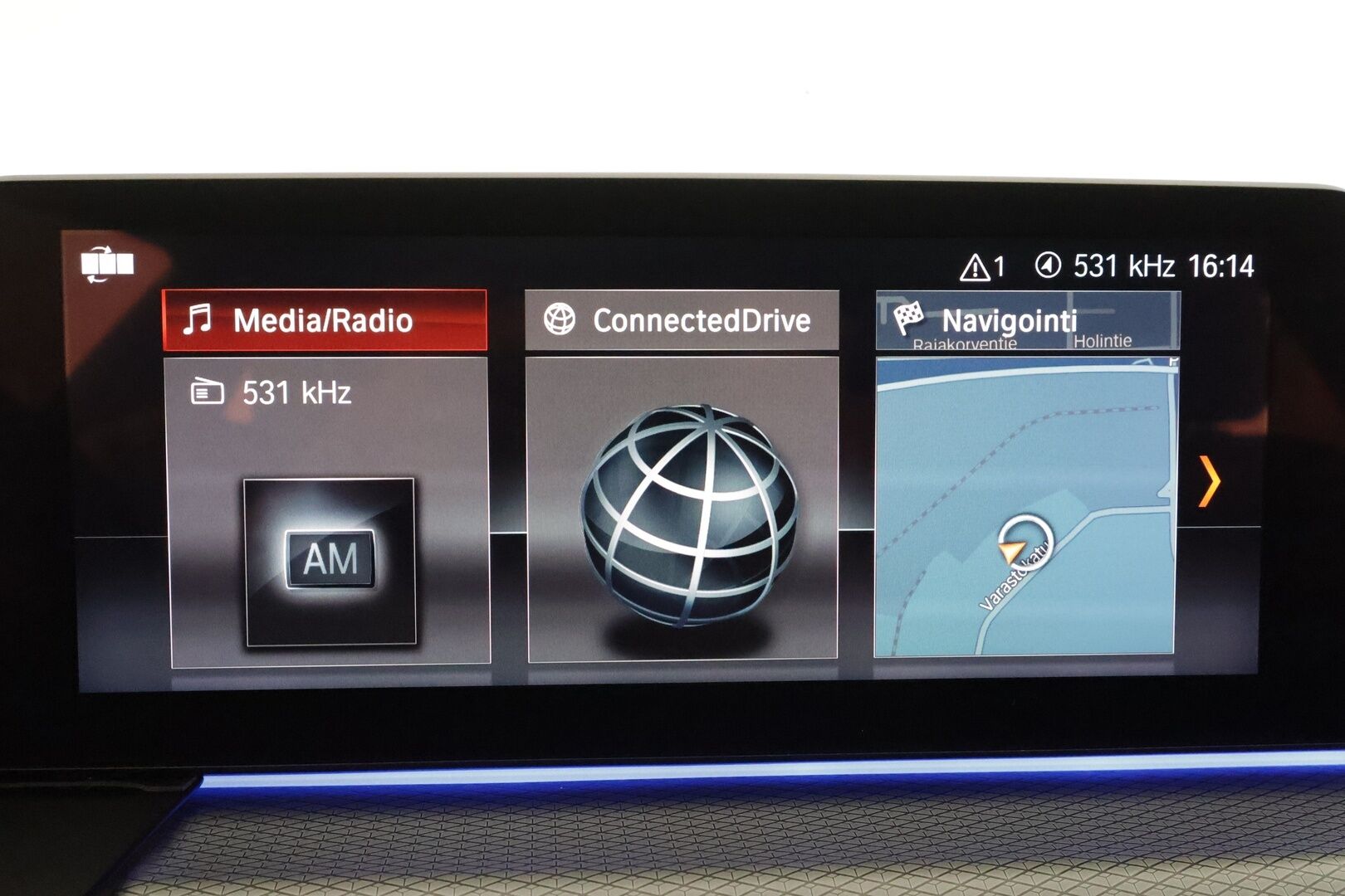 BMW 520 2018 G30 Sedan 520d A xDrive M Sport * K-Sport ilma-alusta / Webasto / Koukku / Sporttinahat / Kamera / LED / Navi * - Suomi-auto / Merkkihuollettu / M-Sport / Shadowline