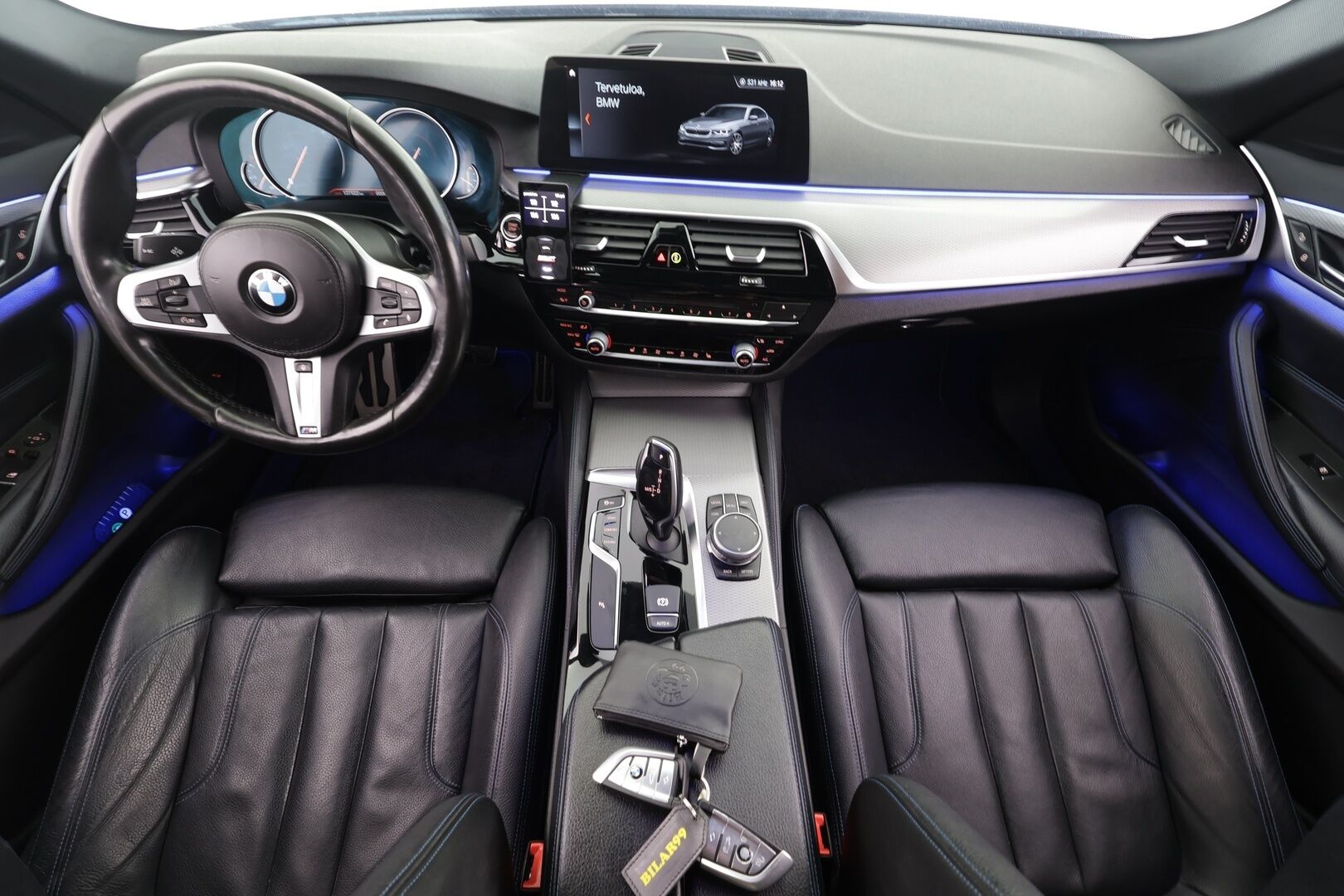 BMW 520 2018 G30 Sedan 520d A xDrive M Sport * K-Sport ilma-alusta / Webasto / Koukku / Sporttinahat / Kamera / LED / Navi * - Suomi-auto / Merkkihuollettu / M-Sport / Shadowline