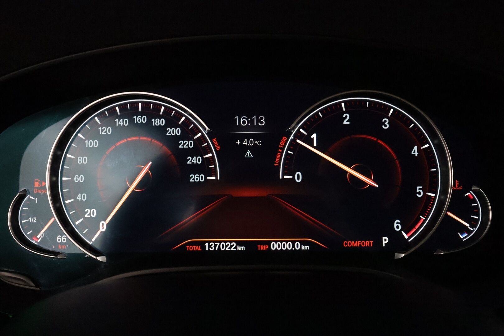 BMW 520 2018 G30 Sedan 520d A xDrive M Sport * K-Sport ilma-alusta / Webasto / Koukku / Sporttinahat / P.Kamera / LED / Navi * - Merkkihuollot  Kahdet renkaat aluvanteilla / Suomi-auto 