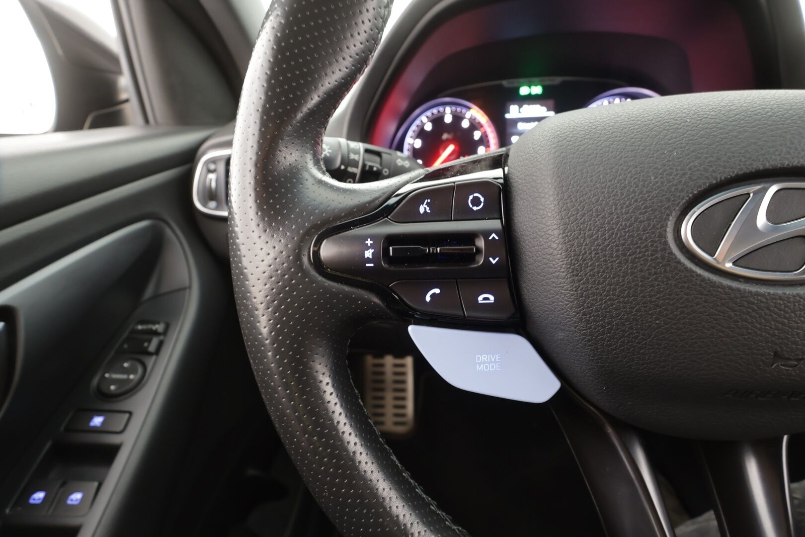 Hyundai i30 5d 2018 N 2,0 T-GDI 6MT - | LED | Webasto | Säädettävä alusta | Rev matching | P.kamera | Navi | Apple & Android | Keyless | Lane assist | Suomiauto | 