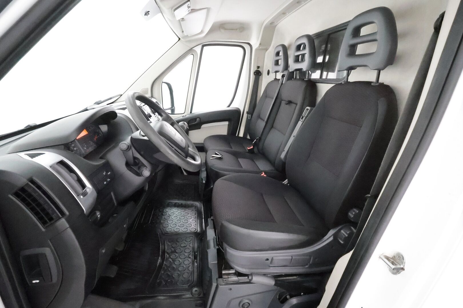 Citroen Jumper 2018 BlueHDi 110 35 L2H1 ** Webasto / Vakkari / Ilmastointi / Bluetooth / Kiinteä Ikkunallinen Väliseinä ** - 1.Om Suomi-auto / Kahdet renkaat