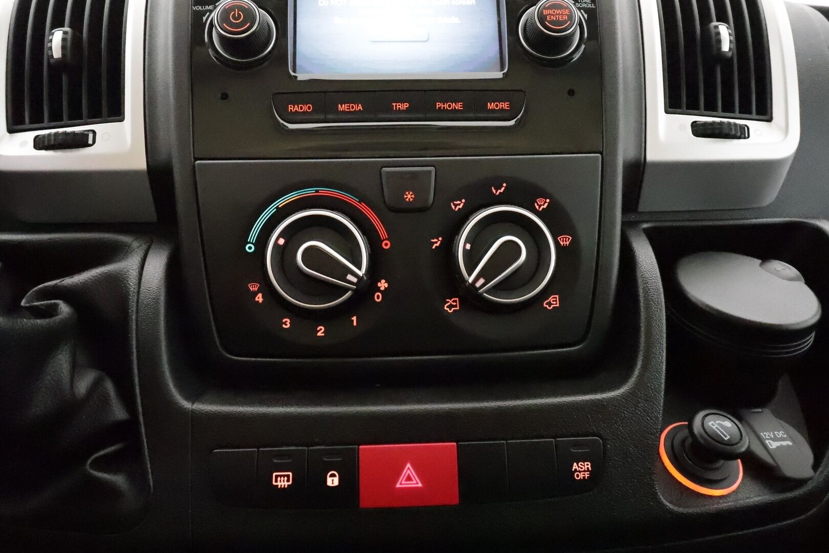 Citroen Jumper 2018 BlueHDi 110 35 L2H1 **Webasto / Vakkari / Bluetooth&CD-Soitin / LED-lisävalo / Ilmastointi / ALV** - 1-om. Suomi-auto / Kahdet renkaat