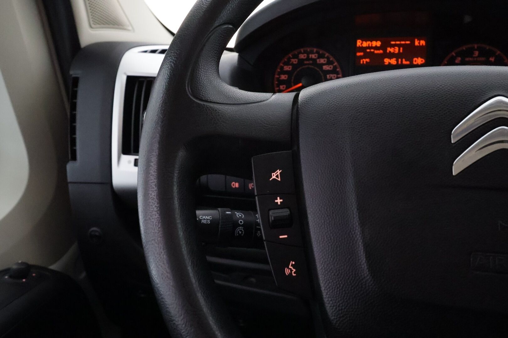 Citroen Jumper 2018 BlueHDi 110 35 L2H1 **Webasto / Vakkari / Bluetooth&CD-Soitin / LED-lisävalo / Ilmastointi / ALV** - 1-om. Suomi-auto / Kahdet renkaat