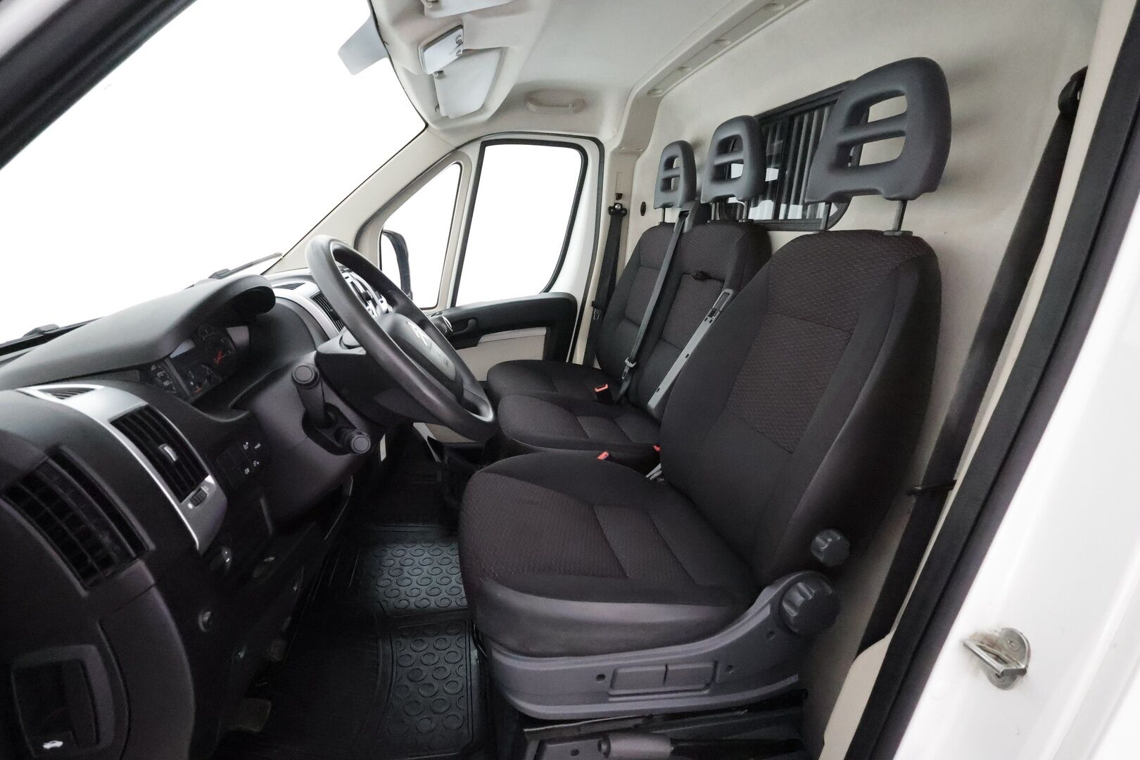 Citroen Jumper 2018 BlueHDi 110 35 L2H1 **Webasto / Vakkari / Bluetooth&CD-Soitin / LED-lisävalo / Ilmastointi / ALV** - 1-om. Suomi-auto / Kahdet renkaat