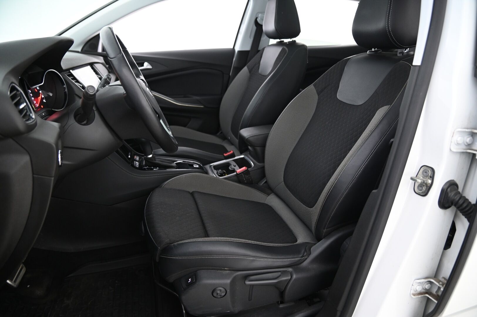 Opel Grandland X 2018 Innovation 1,2 Turbo Start/Stop 96 kW AT6 *ACC / Panorama / 360 kamera / Lohko / Suomi-auto / Jakopää juuri tehty!* - *Juuri saapunut / 2x Renkaat*