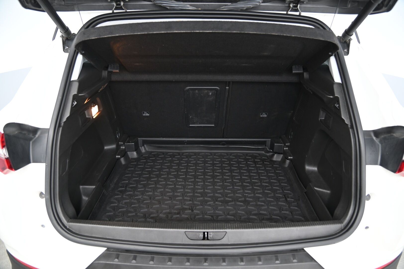 Opel Grandland X 2018 Innovation 1,2 Turbo Start/Stop 96 kW AT6 *ACC / Panorama / 360 kamera / Lohko / Suomi-auto / Jakopää juuri tehty!* - *Juuri saapunut / 2x Renkaat / Lisää kuvia tulossa!*