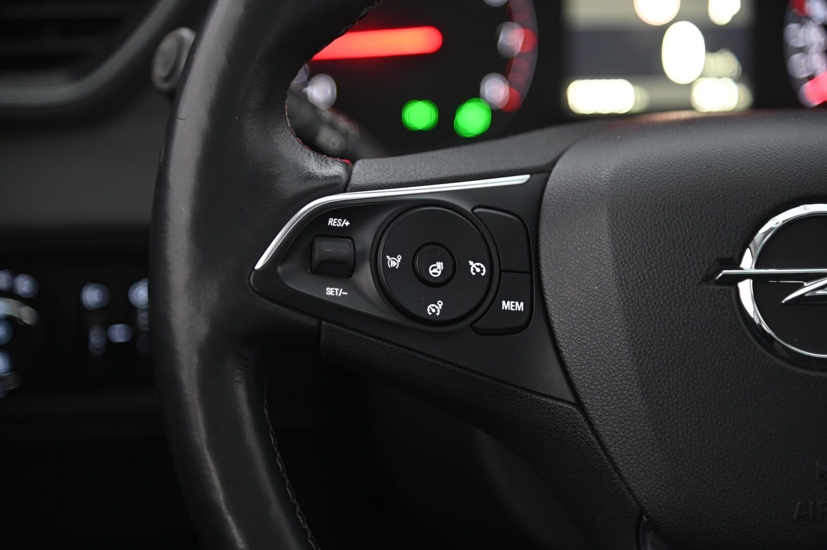 Opel Grandland X 2018 Innovation 1,2 Turbo Start/Stop 96 kW AT6 *ACC / Panorama / 360 kamera / Lohko / Suomi-auto / Jakopää juuri tehty!* - *Juuri saapunut / 2x Renkaat*