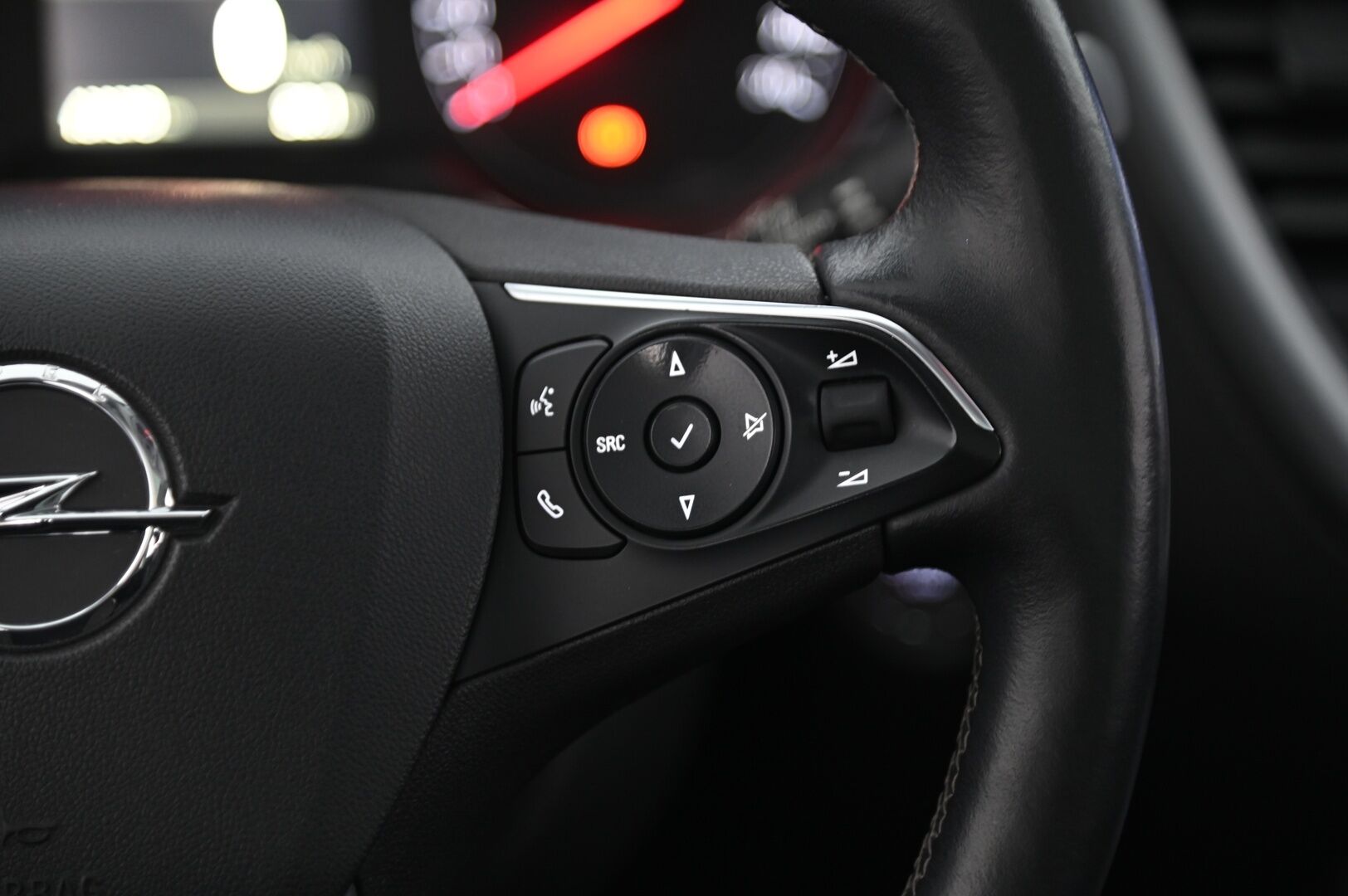 Opel Grandland X 2018 Innovation 1,2 Turbo Start/Stop 96 kW AT6 *ACC / Panorama / 360 kamera / Lohko / Suomi-auto / Jakopää juuri tehty!* - *Juuri saapunut / 2x Renkaat / Lisää kuvia tulossa!*