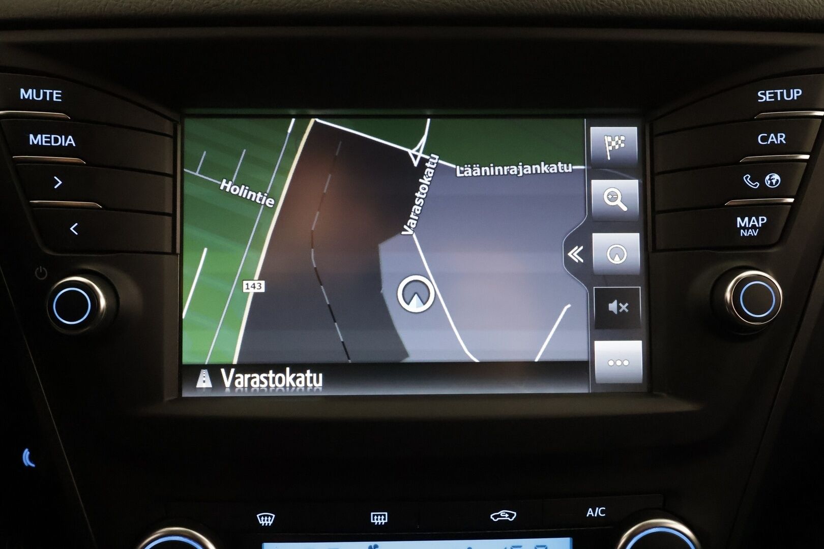 Toyota Avensis 2018 1,8 Valvematic Active Edition Touring Sports Multidrive S - | LED | Koukku | Navi | Lohko + sisälämmitin | P.kamera | Vakkari | Kaistavahti | PCS | Bluetooth | Hyvä huoltokirja | 2x renkaat aluin | 