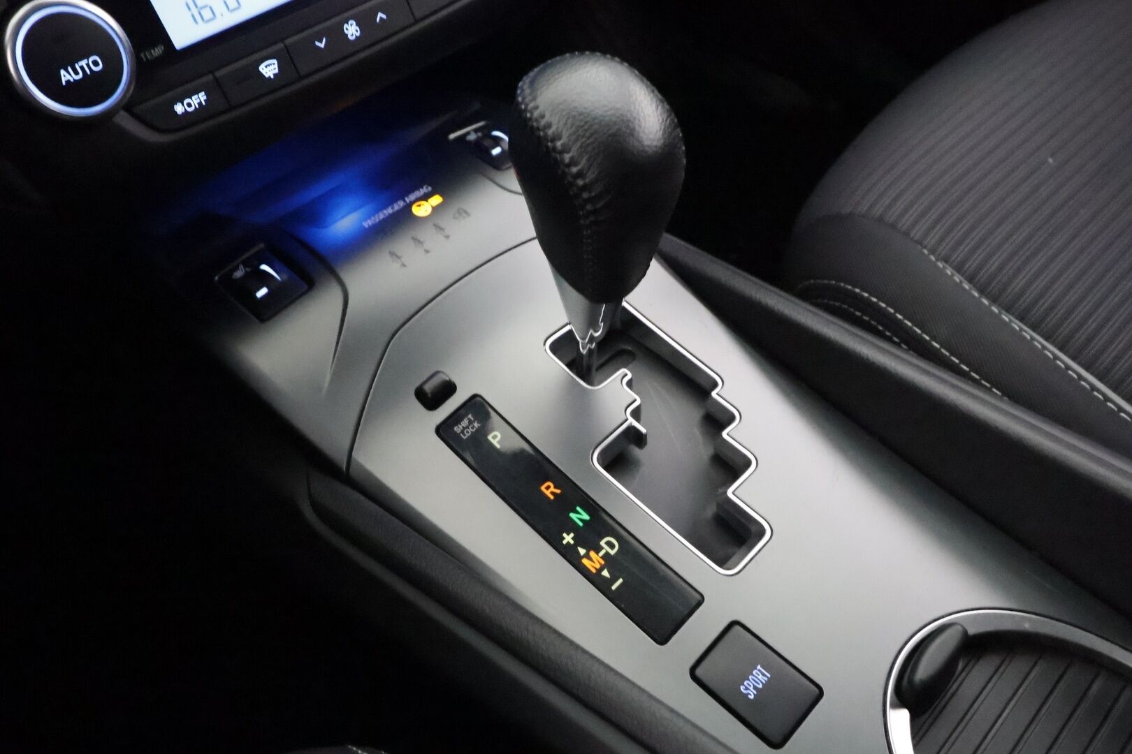 Toyota Avensis 2018 1,8 Valvematic Active Edition Touring Sports Multidrive S - | LED | Koukku | Navi | Lohko + sisälämmitin | P.kamera | Vakkari | Kaistavahti | PCS | Bluetooth | Hyvä huoltokirja | 2x renkaat aluin | 