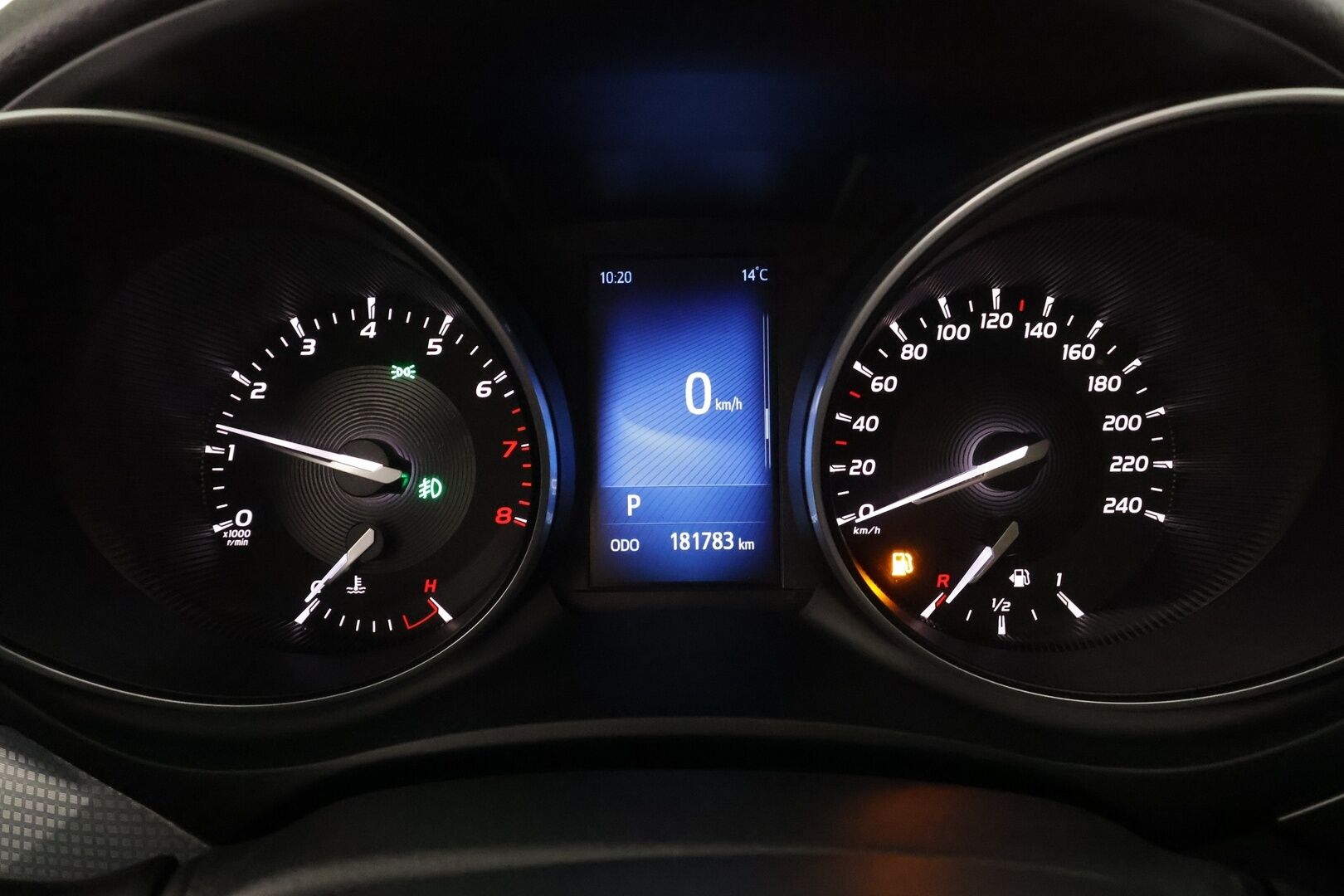 Toyota Avensis 2018 1,8 Valvematic Active Edition Touring Sports Multidrive S - | LED | Koukku | Navi | Lohko + sisälämmitin | P.kamera | Vakkari | Kaistavahti | PCS | Bluetooth | Hyvä huoltokirja | 2x renkaat aluin | 
