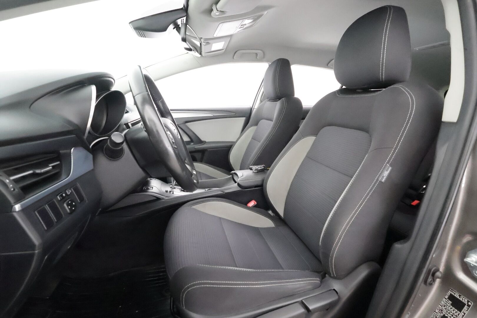 Toyota Avensis 2018 1,8 Valvematic Active Edition Touring Sports Multidrive S - | LED | Koukku | Navi | Lohko + sisälämmitin | P.kamera | Vakkari | Kaistavahti | PCS | Bluetooth | Hyvä huoltokirja | 2x renkaat aluin | 