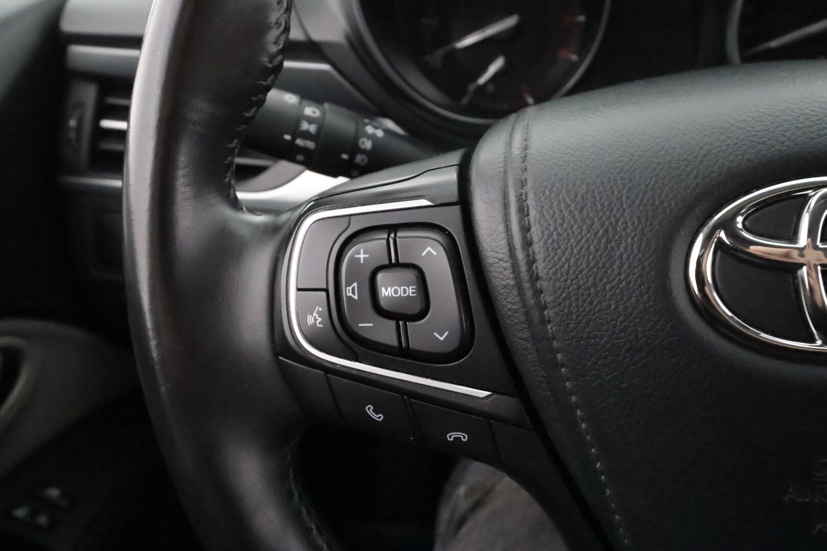 Toyota Avensis 2018 1,8 Valvematic Active Edition Touring Sports Multidrive S - | LED | Koukku | Navi | Lohko + sisälämmitin | P.kamera | Vakkari | Kaistavahti | PCS | Bluetooth | Hyvä huoltokirja | 2x renkaat aluin | 