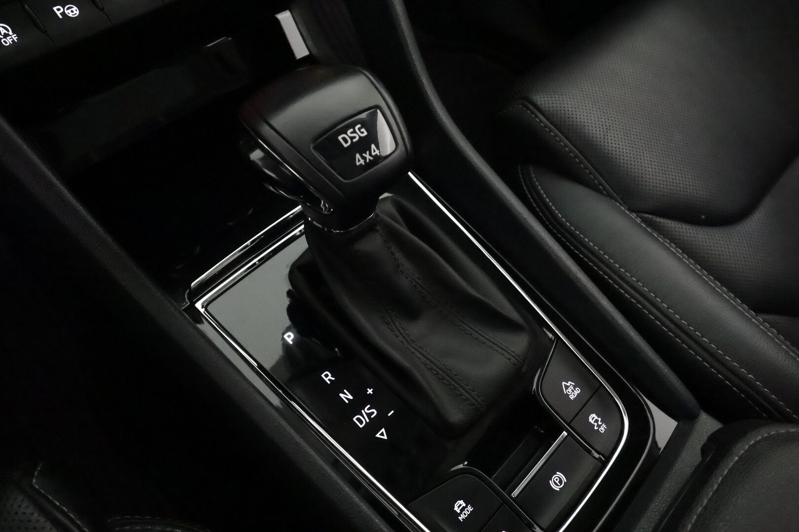 Skoda Kodiaq 2018 2,0TDI 190 4x4 Exclusive**Panorama / 360° Kamera / Ilmastoidut Muistinahat / Adapt.Vakkari / Webasto / Koukku / Canton** - Navi / Kaistavahti / 3-Alueinen / KeylessGO / 2x Renkaat