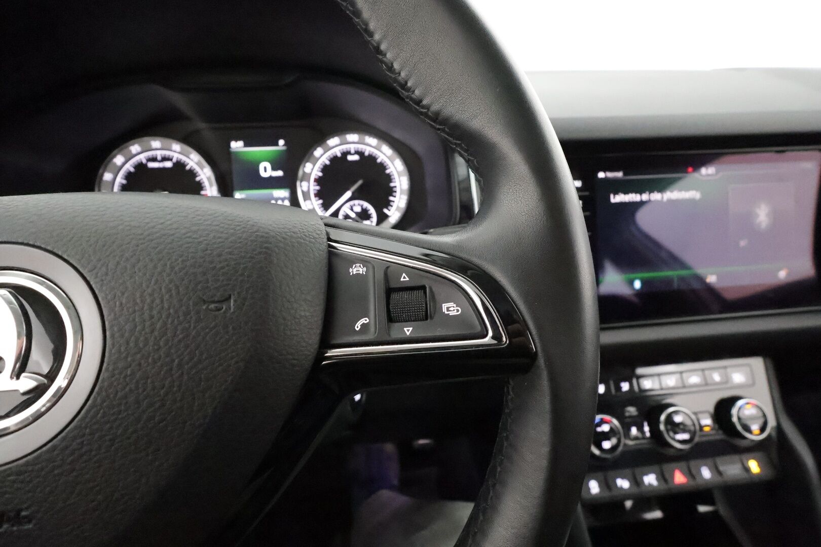 Skoda Kodiaq 2018 2,0TDI 190 4x4 Exclusive**Panorama / 360° Kamera / Ilmastoidut Muistinahat / Adapt.Vakkari / Webasto / Koukku / Canton** - Navi / Kaistavahti / 3-Alueinen / KeylessGO / 2x Renkaat