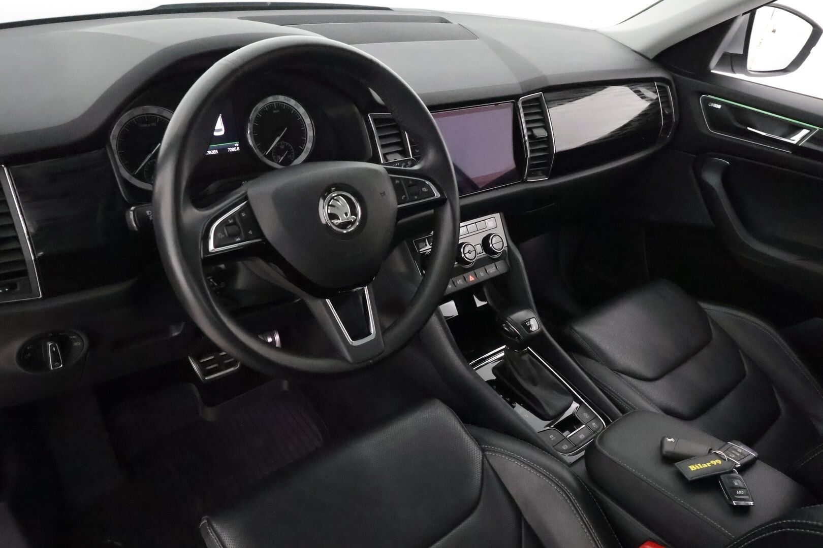 Skoda Kodiaq 2018 2,0TDI 190 4x4 Exclusive**Panorama / 360° Kamera / Ilmastoidut Muistinahat / Adapt.Vakkari / Webasto / Koukku / Canton** - Navi / Kaistavahti / 3-Alueinen / KeylessGO / 2x Renkaat
