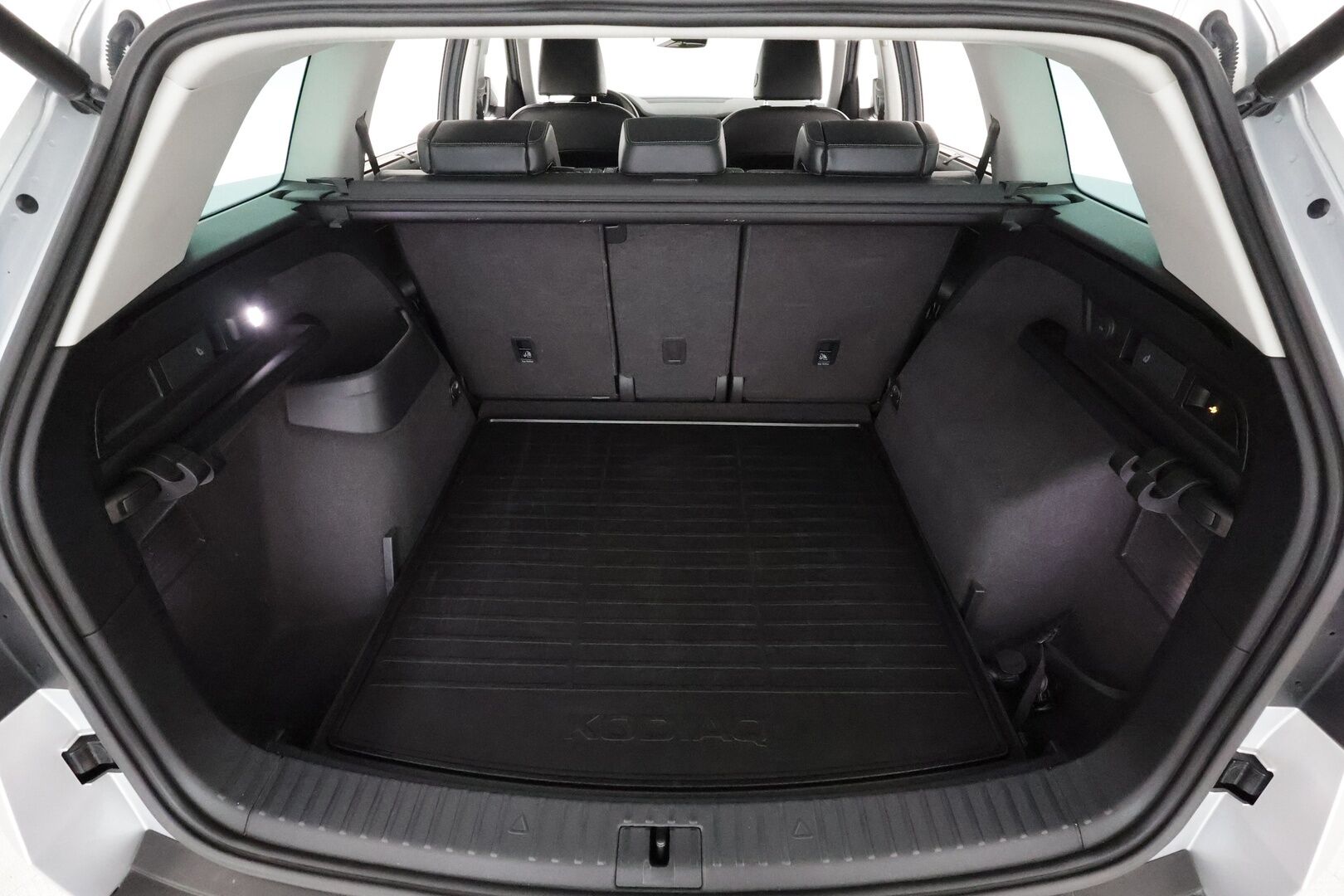 Skoda Kodiaq 2018 2,0TDI 190 4x4 Exclusive**Panorama / 360° Kamera / Ilmastoidut Muistinahat / Adapt.Vakkari / Webasto / Koukku / Canton** - Navi / Kaistavahti / 3-Alueinen / KeylessGO / 2x Renkaat