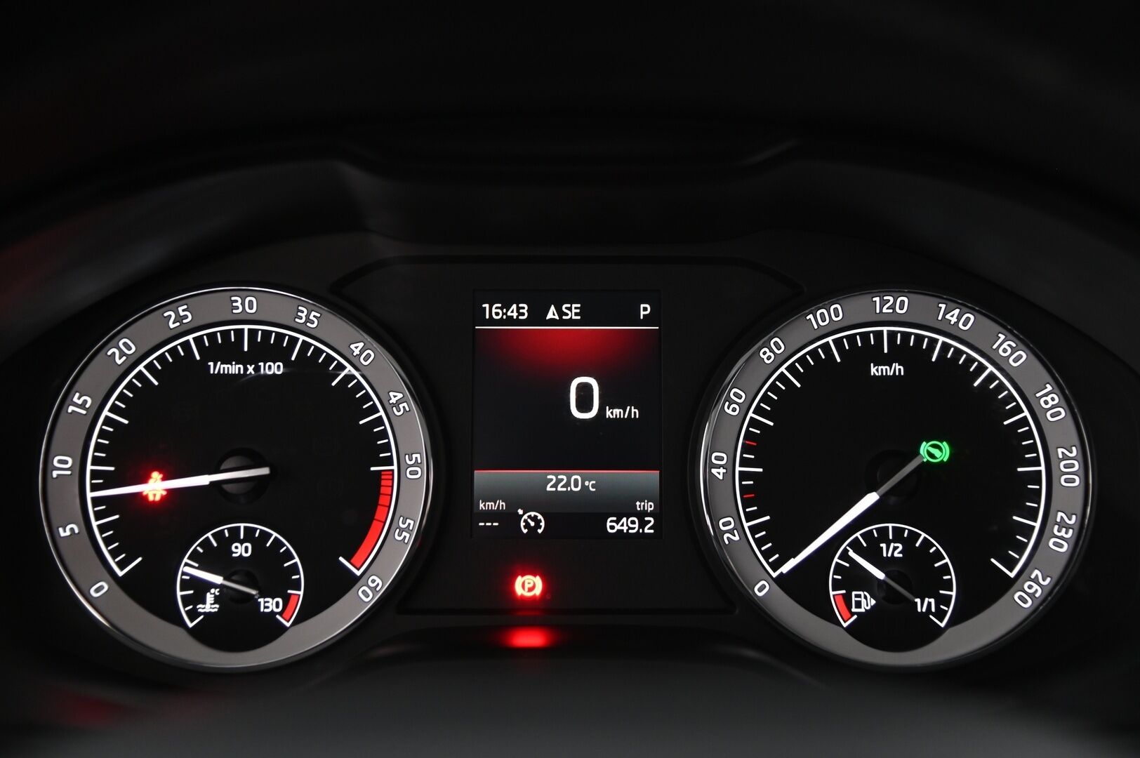 Skoda Karoq 2018 2,0 TDI 150 4x4 Style DSG Autom. *Webasto / ACC / Navi / Koukku / Jakopää tehty!* - *BLIS / Lane Assist / Smartlink / Lämpölasi / 2x Alumiinivanteet hyvillä renkailla*