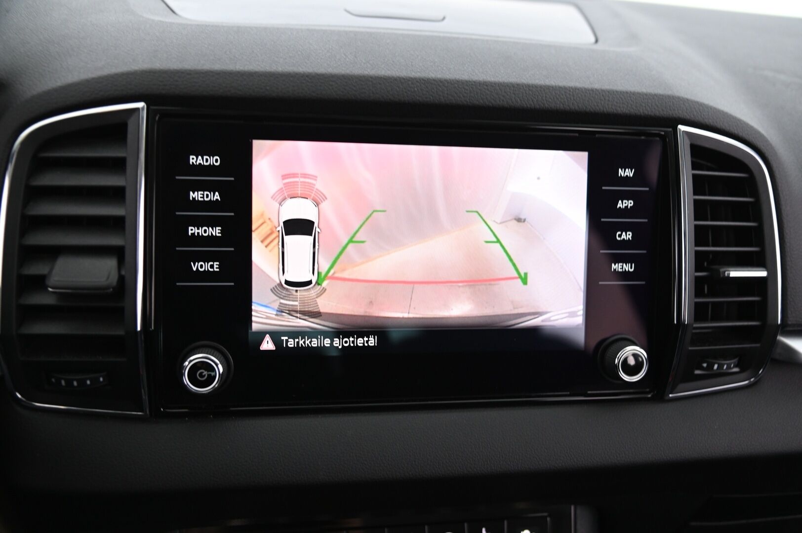 Skoda Karoq 2018 2,0 TDI 150 4x4 Style DSG Autom. *Webasto / ACC / Navi / Koukku / Jakopää tehty!* - *BLIS / Lane Assist / Smartlink / Lämpölasi / 2x Alumiinivanteet hyvillä renkailla*