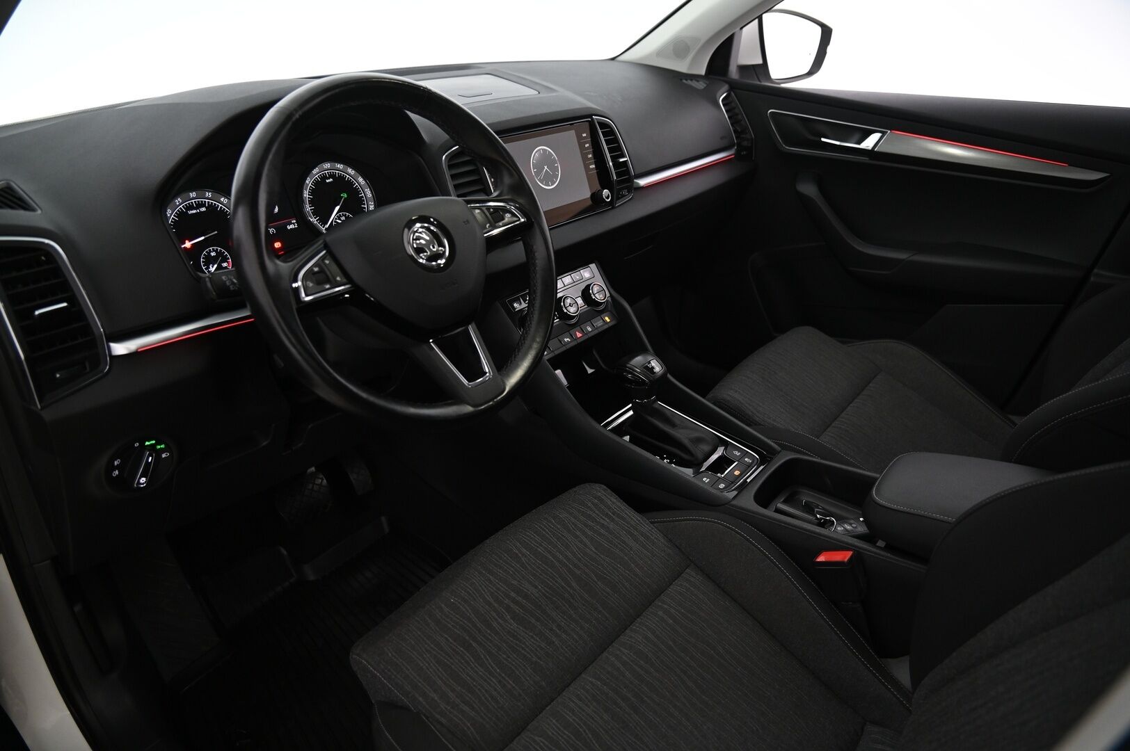 Skoda Karoq 2018 2,0 TDI 150 4x4 Style DSG Autom. *Webasto / ACC / Navi / Koukku / Jakopää tehty!* - *BLIS / Lane Assist / Smartlink / Lämpölasi / 2x Alumiinivanteet hyvillä renkailla* - HULLUT VÄLIPÄIVÄT KORKOTARJOUS 2,49%