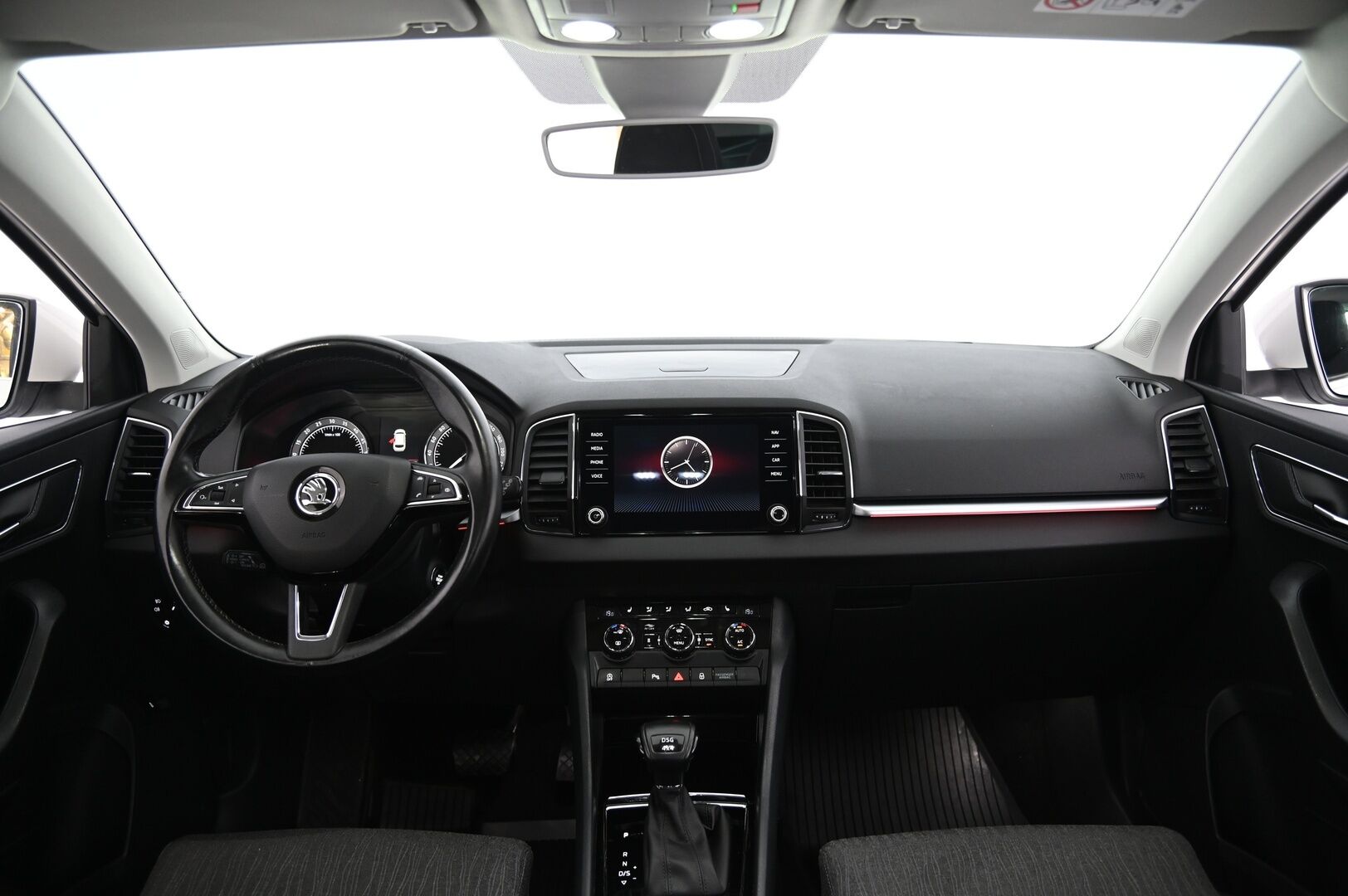 Skoda Karoq 2018 2,0 TDI 150 4x4 Style DSG Autom. *Webasto / ACC / Navi / Koukku / Jakopää tehty!* - *BLIS / Lane Assist / Smartlink / Lämpölasi / 2x Alumiinivanteet hyvillä renkailla*