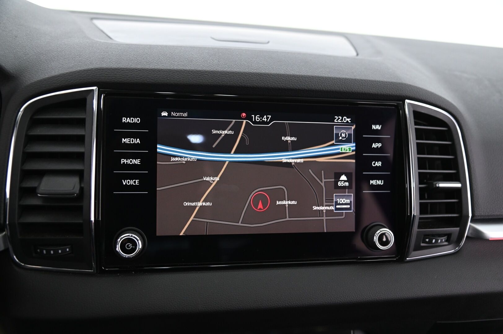 Skoda Karoq 2018 2,0 TDI 150 4x4 Style DSG Autom. *Webasto / ACC / Navi / Koukku / Jakopää tehty!* - *BLIS / Lane Assist / Smartlink / Lämpölasi / 2x Alumiinivanteet hyvillä renkailla* - Osta nyt, maksa vasta ensi vuonna