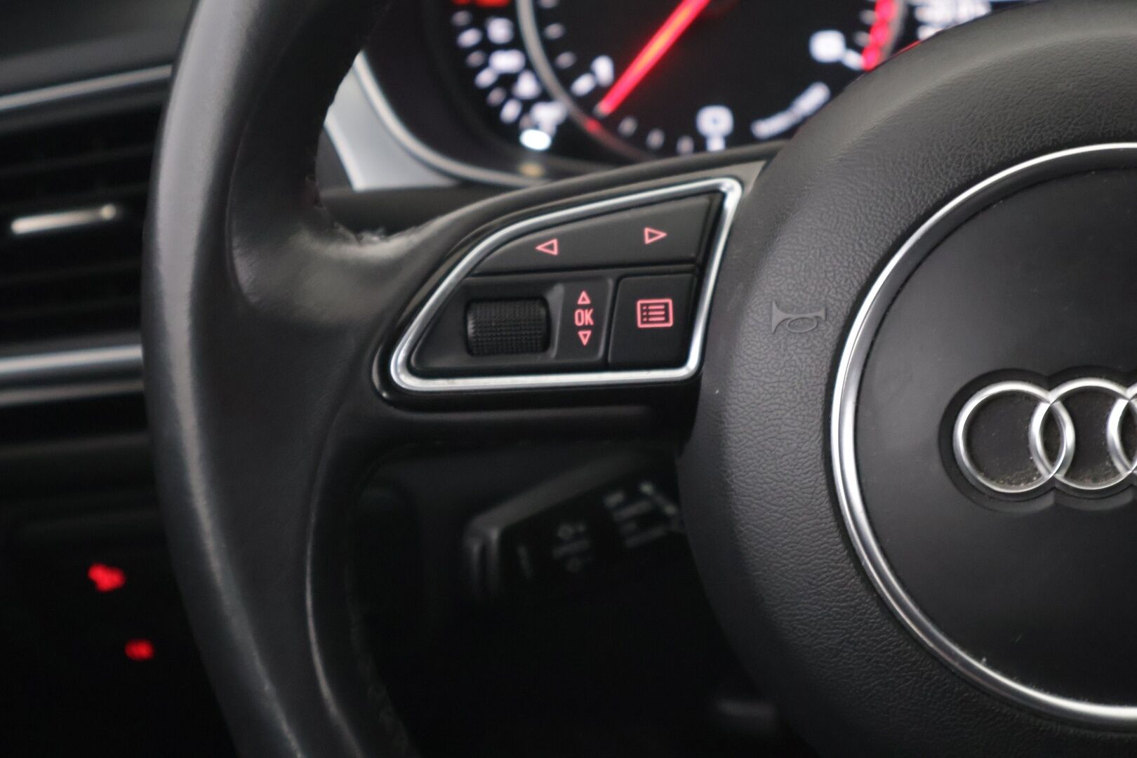 Audi A6 2014 Avant 3,0 V6 TDI 150 kW Edition S tronic Start-Stop - ** Nahka-alcantara / Muistipenkki / Bluetooth / Navi **
