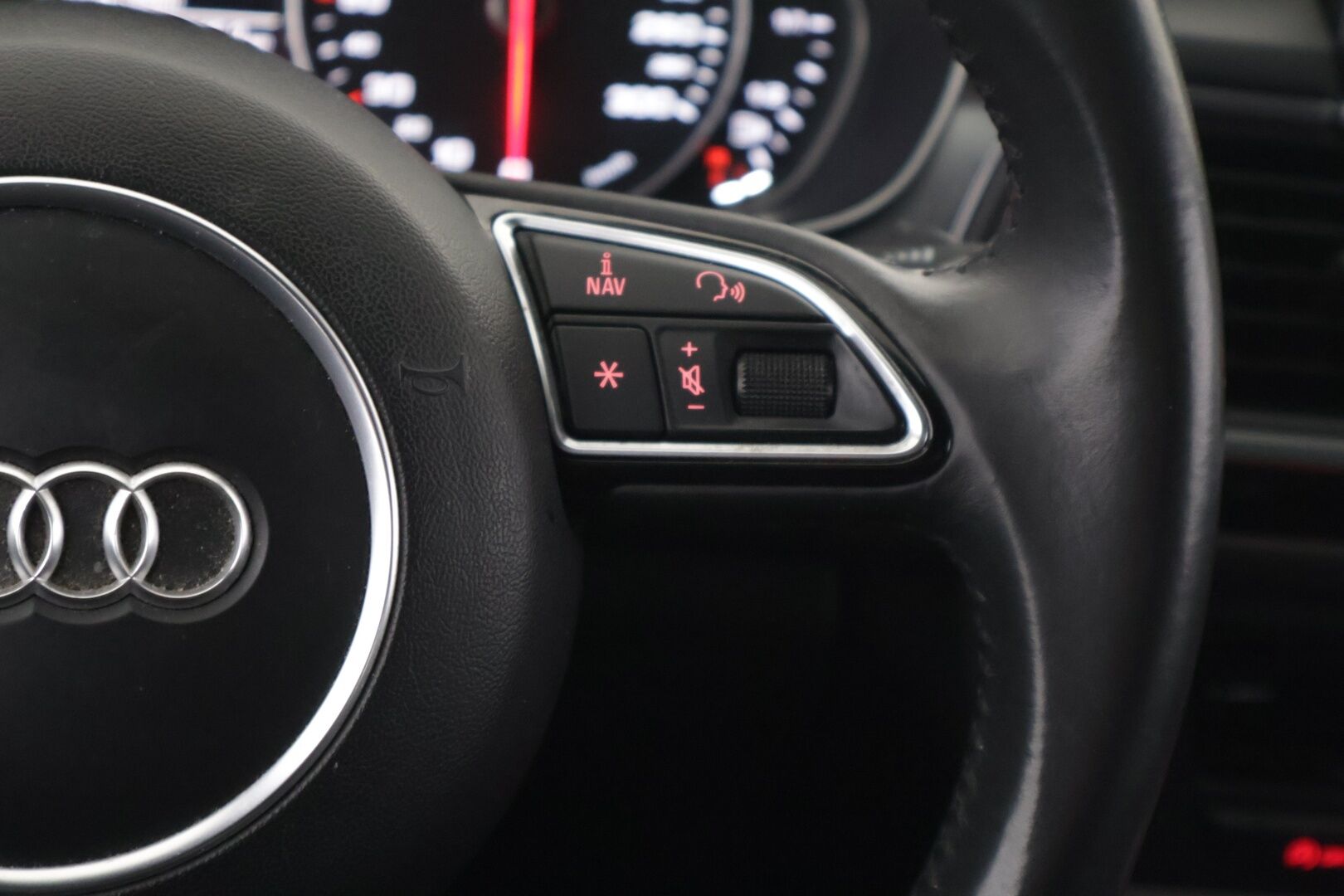 Audi A6 2014 Avant 3,0 V6 TDI 150 kW Edition S tronic Start-Stop - ** Nahka-alcantara / Muistipenkki / Bluetooth / Navi **