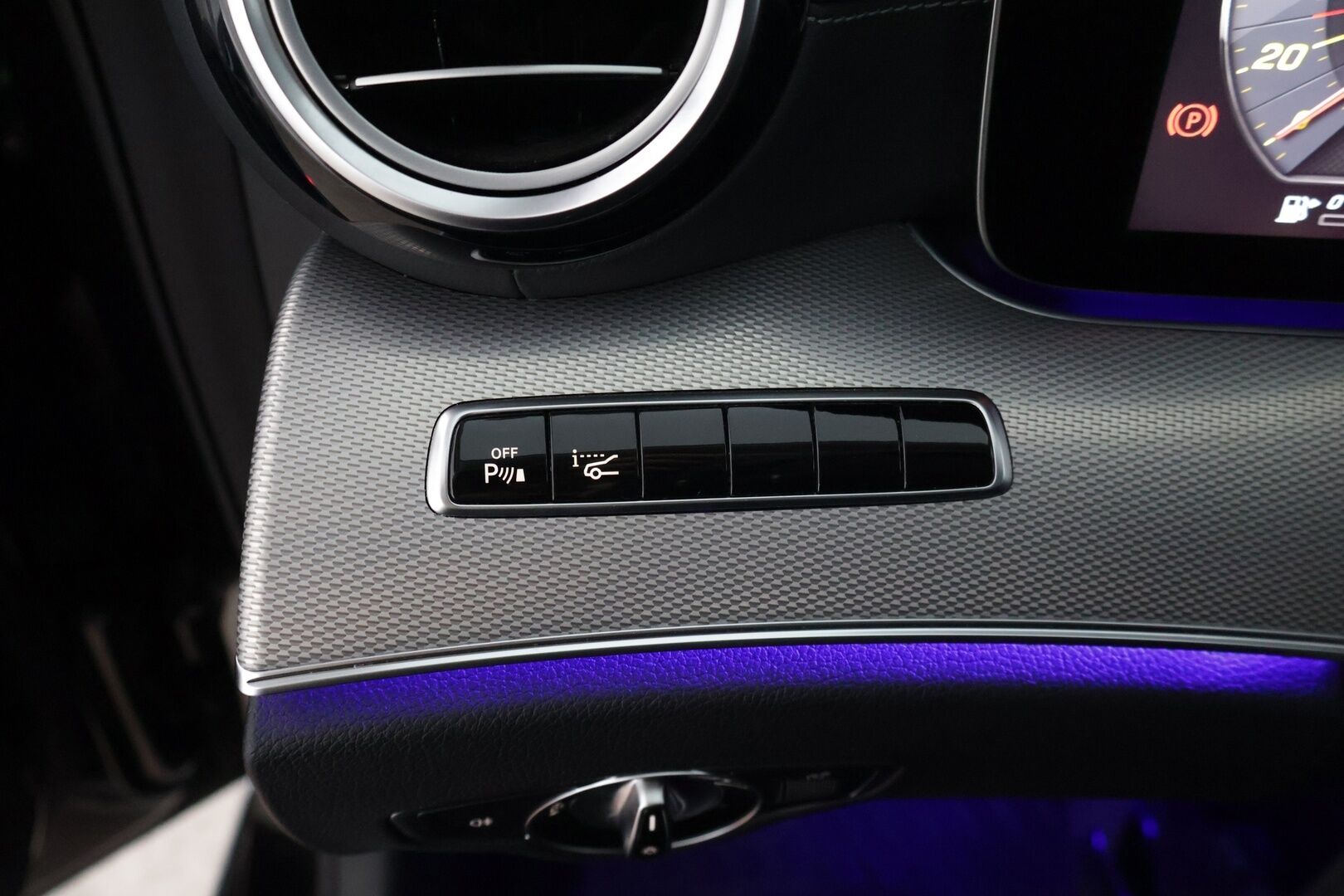 Mercedes-Benz E 2017 350 e A Premium Business * Burmesterit / 360-Kamerat / Widescreen / IHC+ / Vetokoukku * - * Näyttävä ja Merkkihuollettu yksilö *