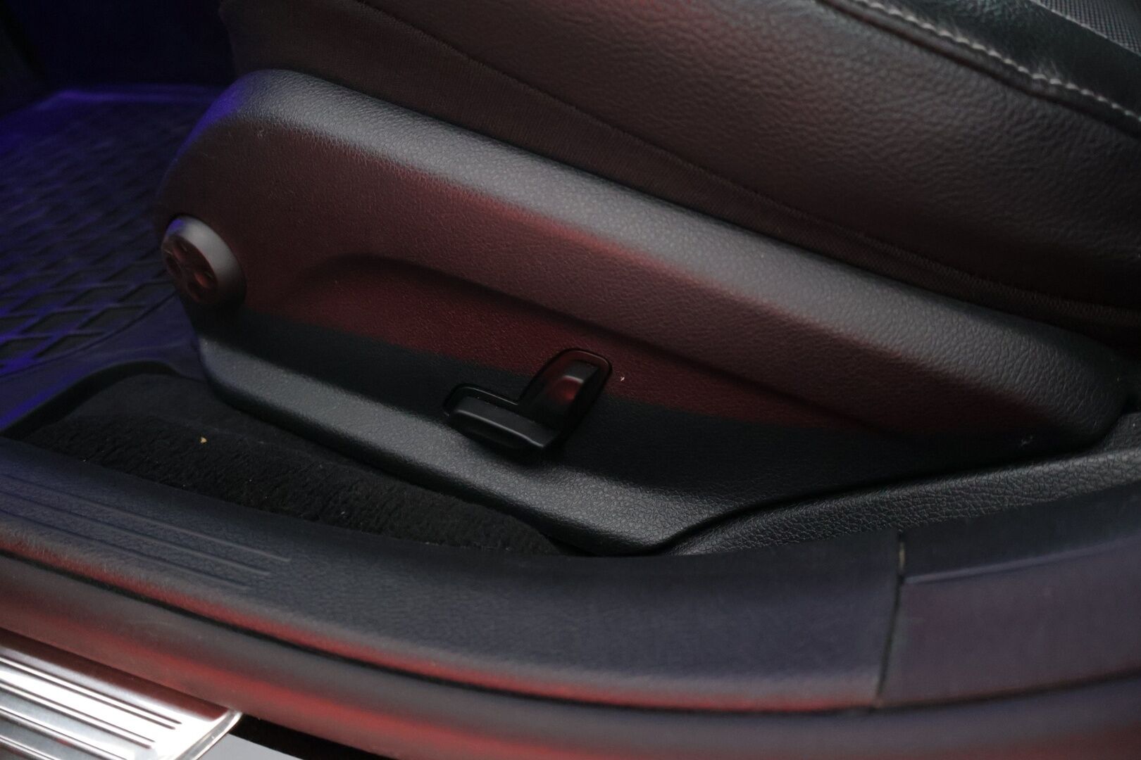 Mercedes-Benz E 2017 350 e A Premium Business * Burmesterit / 360-Kamerat / Widescreen / IHC+ / Vetokoukku * - * Näyttävä ja Merkkihuollettu yksilö *
