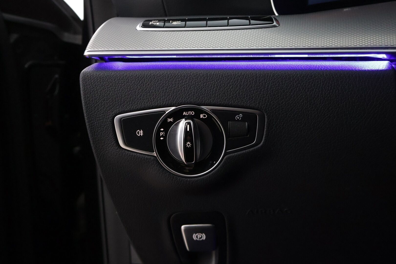 Mercedes-Benz E 2017 350 e A Premium Business * Burmesterit / 360-Kamerat / Widescreen / IHC+ / Vetokoukku * - * Näyttävä ja Merkkihuollettu yksilö *