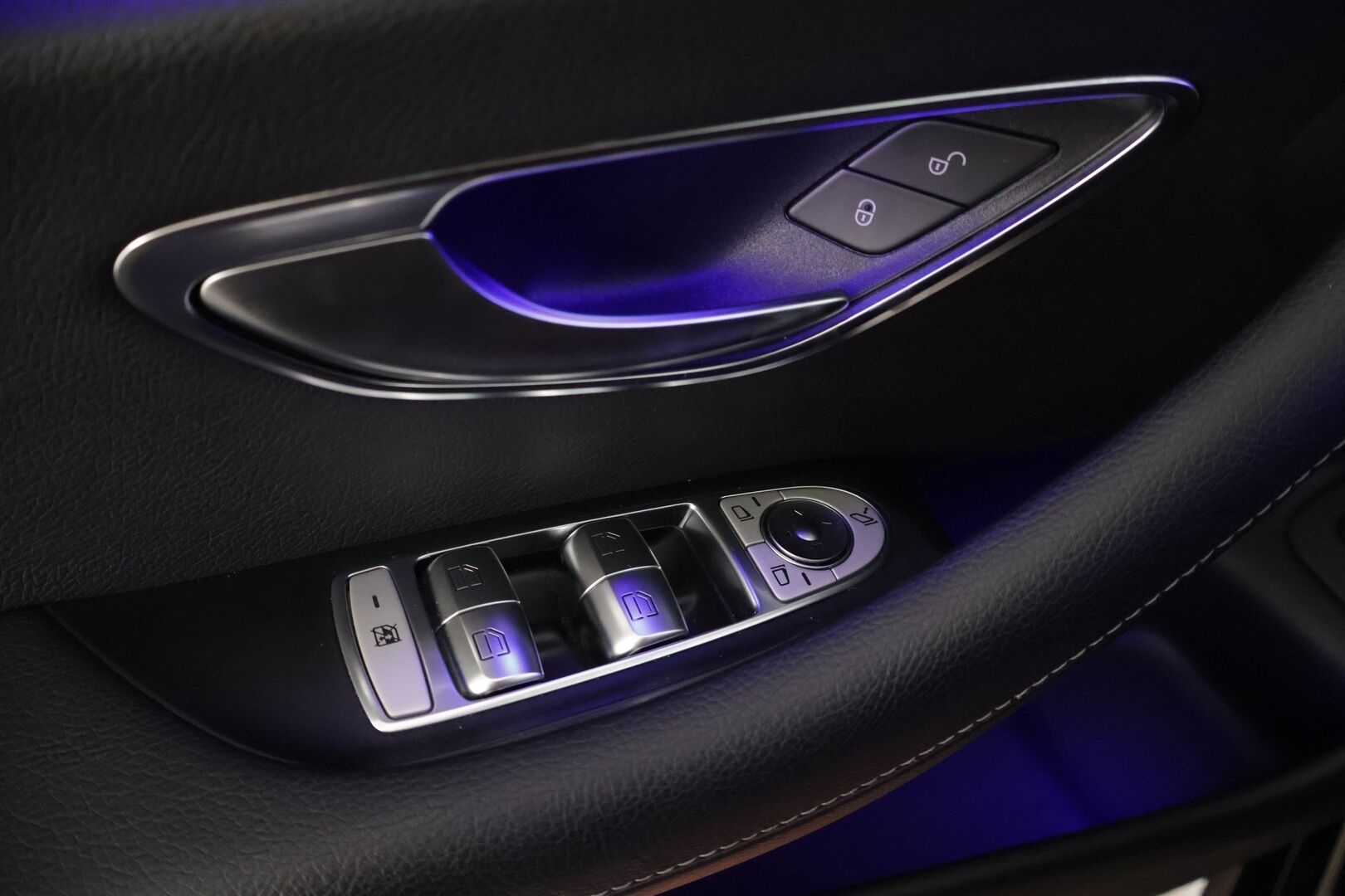 Mercedes-Benz E 2017 350 e A Premium Business * Burmesterit / 360-Kamerat / Widescreen / IHC+ / Vetokoukku * - * Näyttävä ja Merkkihuollettu yksilö *