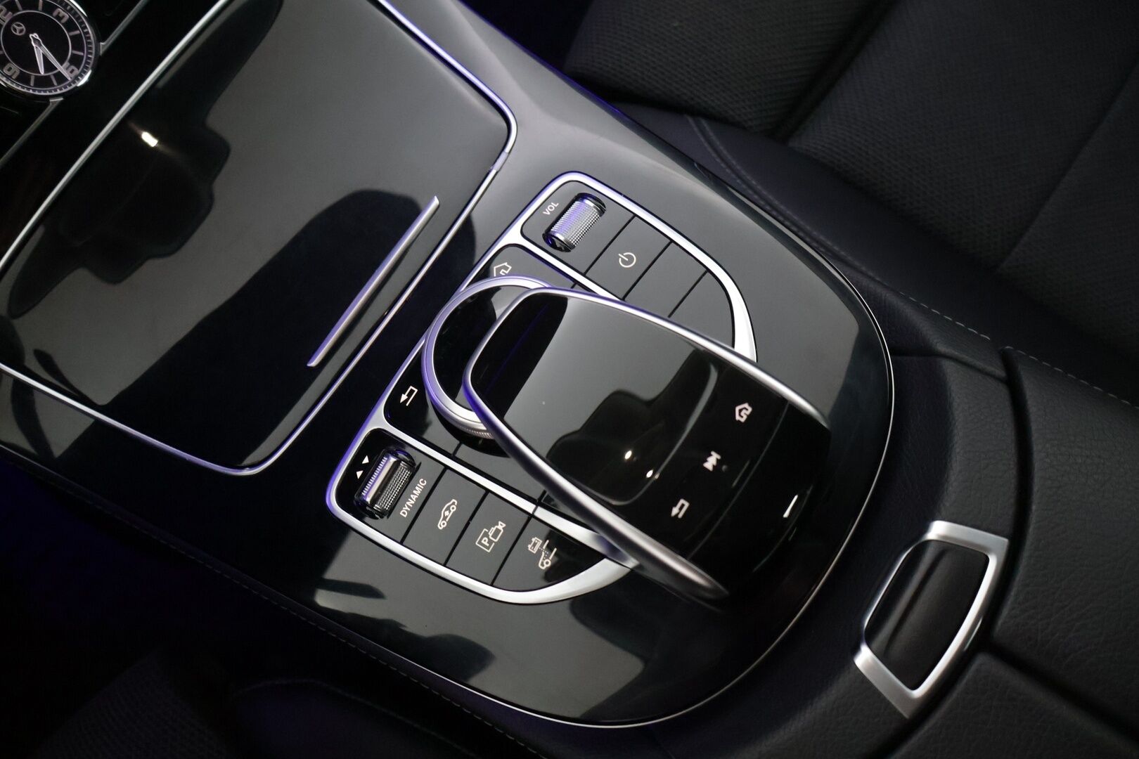 Mercedes-Benz E 2017 350 e A Premium Business * Burmesterit / 360-Kamerat / Widescreen / IHC+ / Vetokoukku * - * Näyttävä ja Merkkihuollettu yksilö *