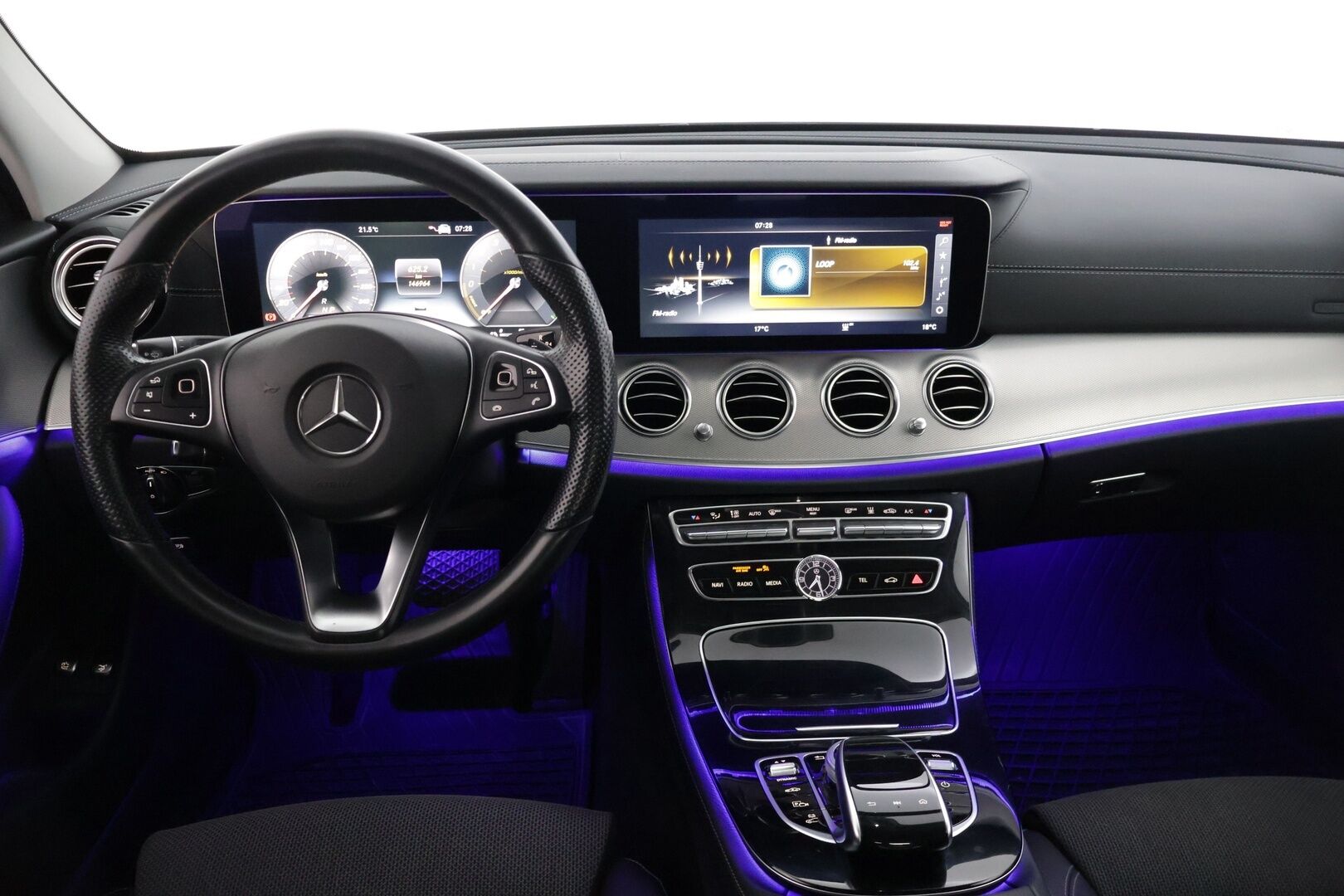 Mercedes-Benz E 2017 350 e A Premium Business * Burmesterit / 360-Kamerat / Widescreen / IHC+ / Vetokoukku * - * Näyttävä ja Merkkihuollettu yksilö *