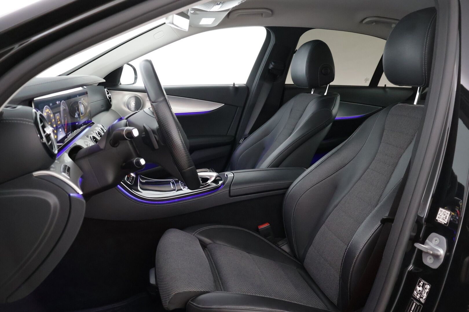 Mercedes-Benz E 2017 350 e A Premium Business * Burmesterit / 360-Kamerat / Widescreen / IHC+ / Vetokoukku * - * Näyttävä ja Merkkihuollettu yksilö *