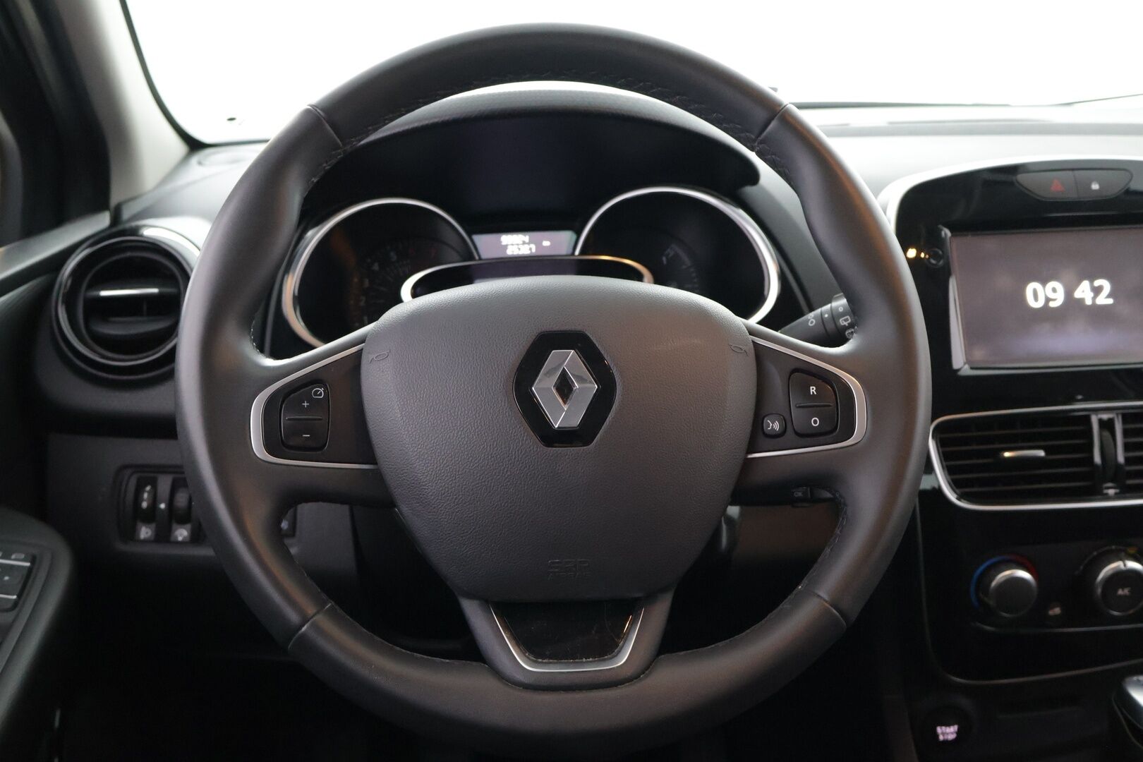 Renault Clio 2019 TCe 90 eco2 Zen - Suomi-auto | Lohko | Vakkari | Penkinlämmittimet | BASS Reflex