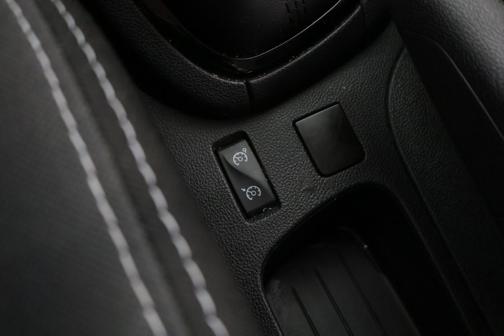 Renault Clio 2019 TCe 90 eco2 Zen - Suomi-auto | Lohko | Vakkari | Penkinlämmittimet | BASS Reflex