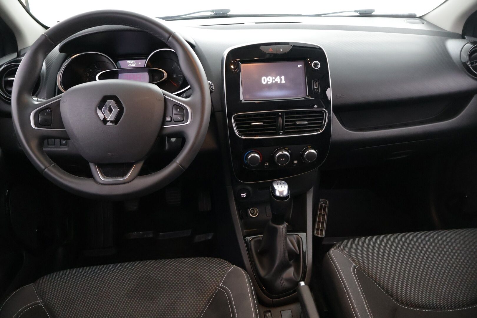 Renault Clio 2019 TCe 90 eco2 Zen - Suomi-auto | Lohko | Vakkari | Penkinlämmittimet | BASS Reflex