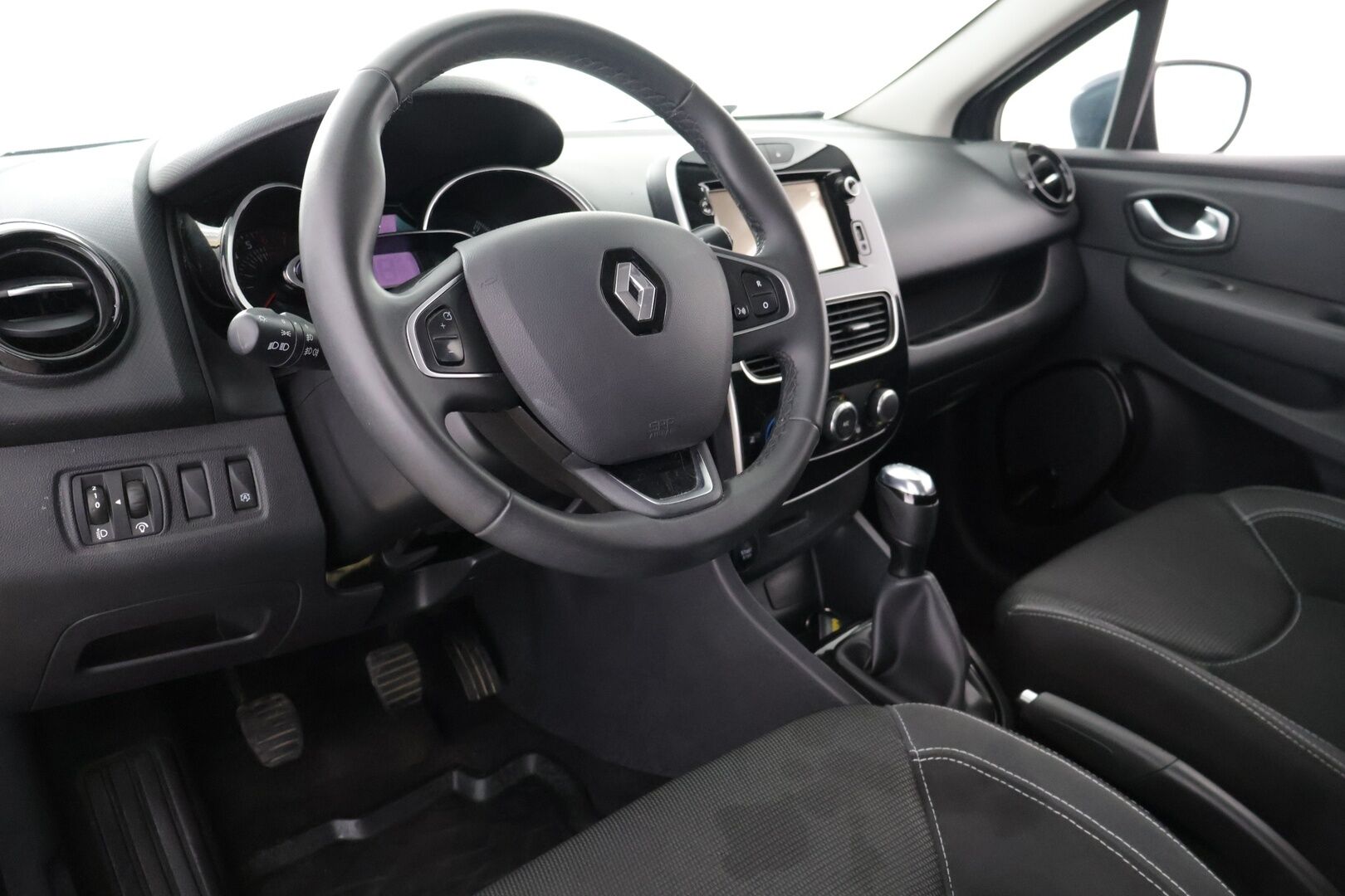 Renault Clio 2019 TCe 90 eco2 Zen - Suomi-auto | Lohko | Vakkari | Penkinlämmittimet | BASS Reflex