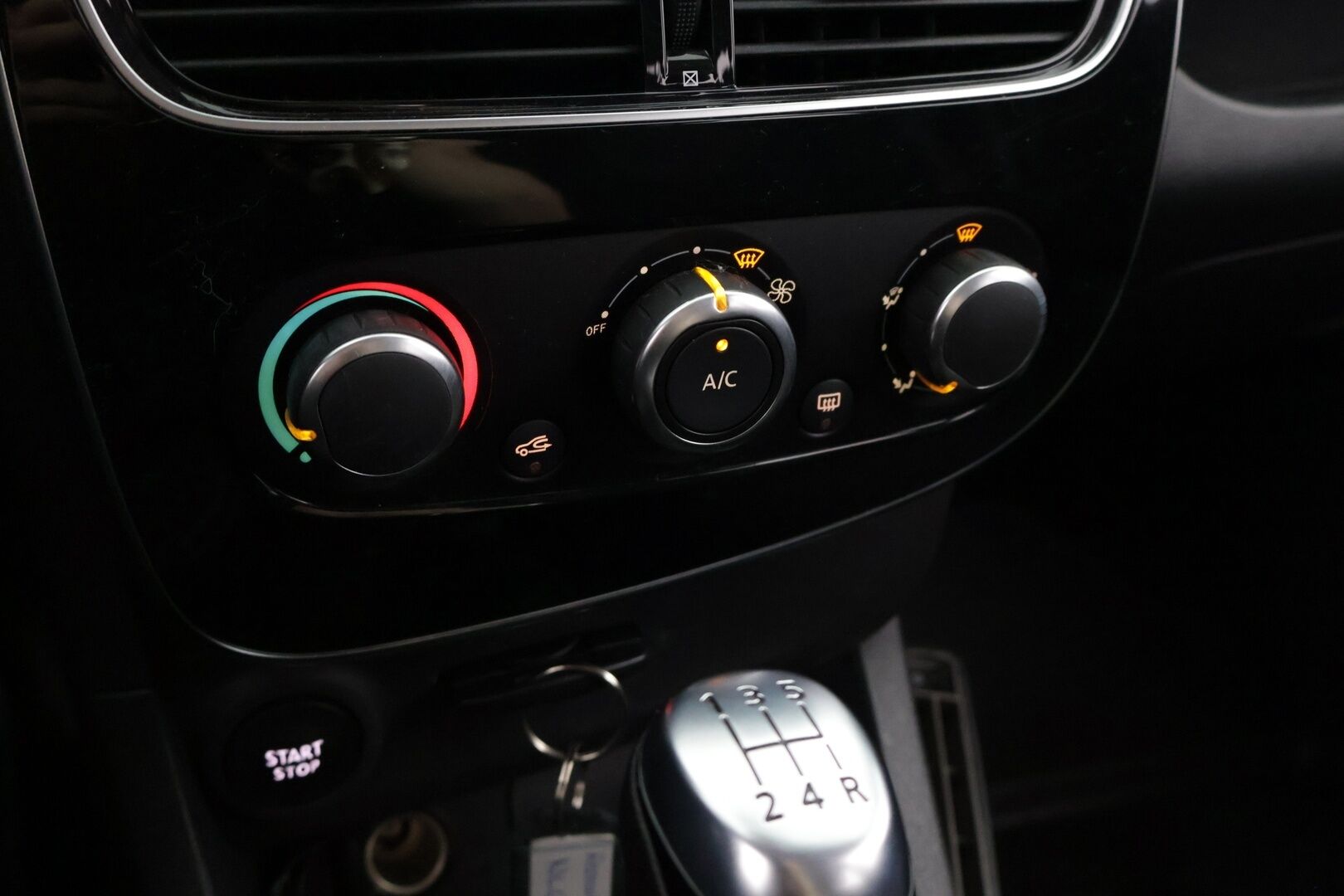 Renault Clio 2019 TCe 90 eco2 Zen - Suomi-auto | Lohko | Vakkari | Penkinlämmittimet | BASS Reflex