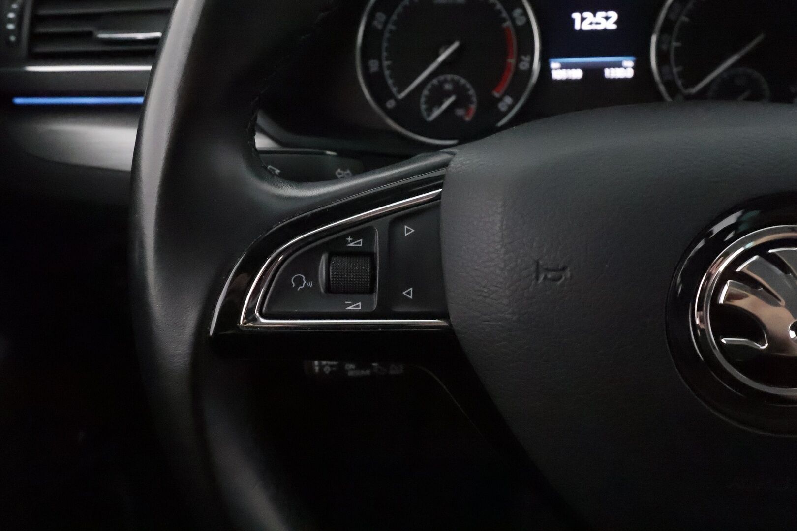 Skoda Superb 2018 Combi 1,4 TSI ACT Style BusinessLine DSG **Webasto / Koukku / ACC / Canton / Xenon / P.Kamera / Muistipenkki** - Suomi-auto / Kahdet Renkaat
