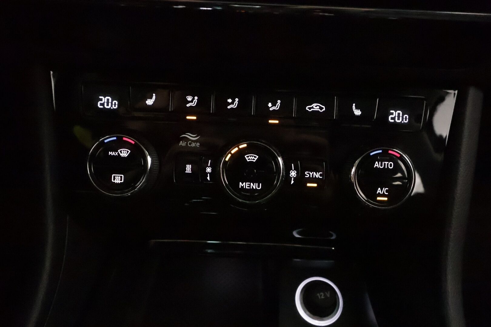 Skoda Superb 2018 Combi 1,4 TSI ACT Style BusinessLine DSG **Webasto / Koukku / ACC / Canton / Xenon / P.Kamera / Muistipenkki** - Suomi-auto / Kahdet Renkaat