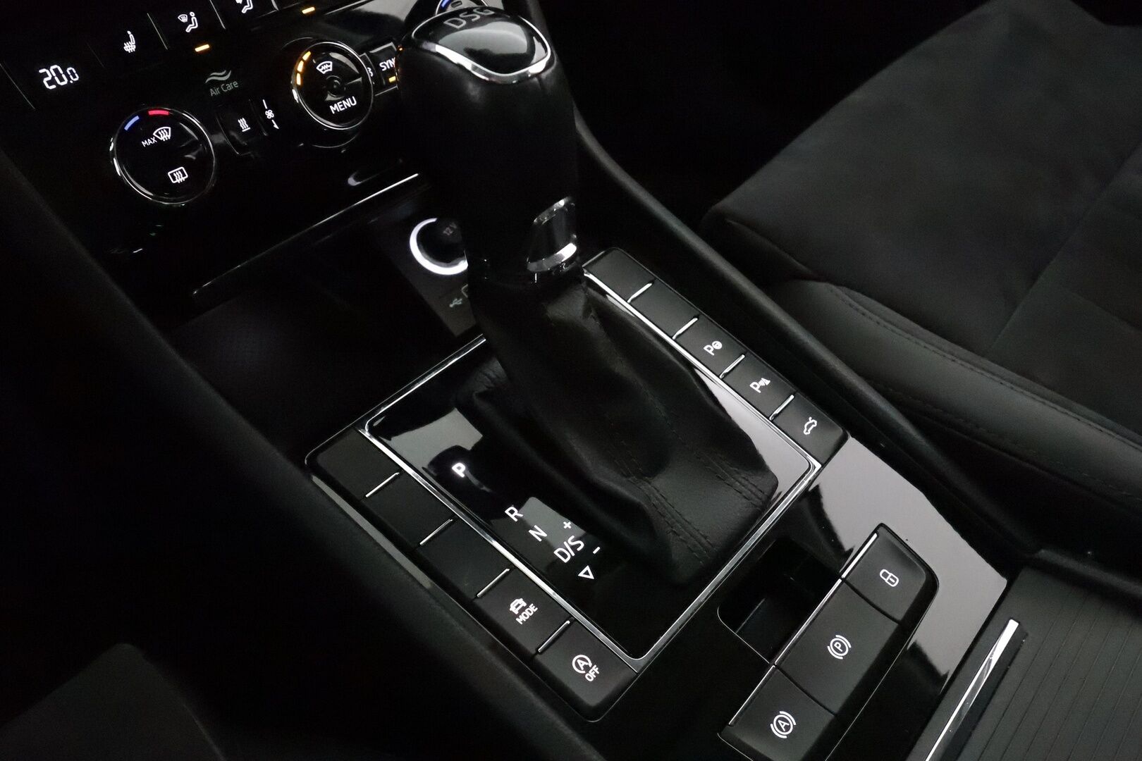 Skoda Superb 2018 Combi 1,4 TSI ACT Style BusinessLine DSG **Webasto / Koukku / ACC / Canton / Xenon / P.Kamera / Muistipenkki** - Suomi-auto / Kahdet Renkaat
