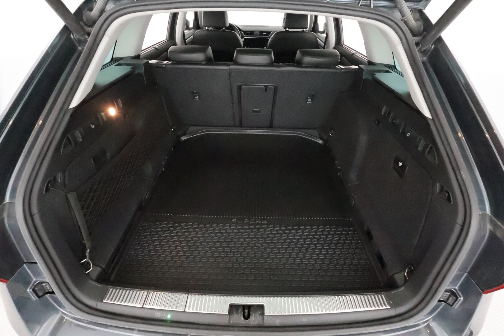 Skoda Superb 2018 Combi 1,4 TSI ACT Style BusinessLine DSG **Webasto / Koukku / ACC / Canton / Xenon / P.Kamera / Muistipenkki** - Suomi-auto / Kahdet Renkaat