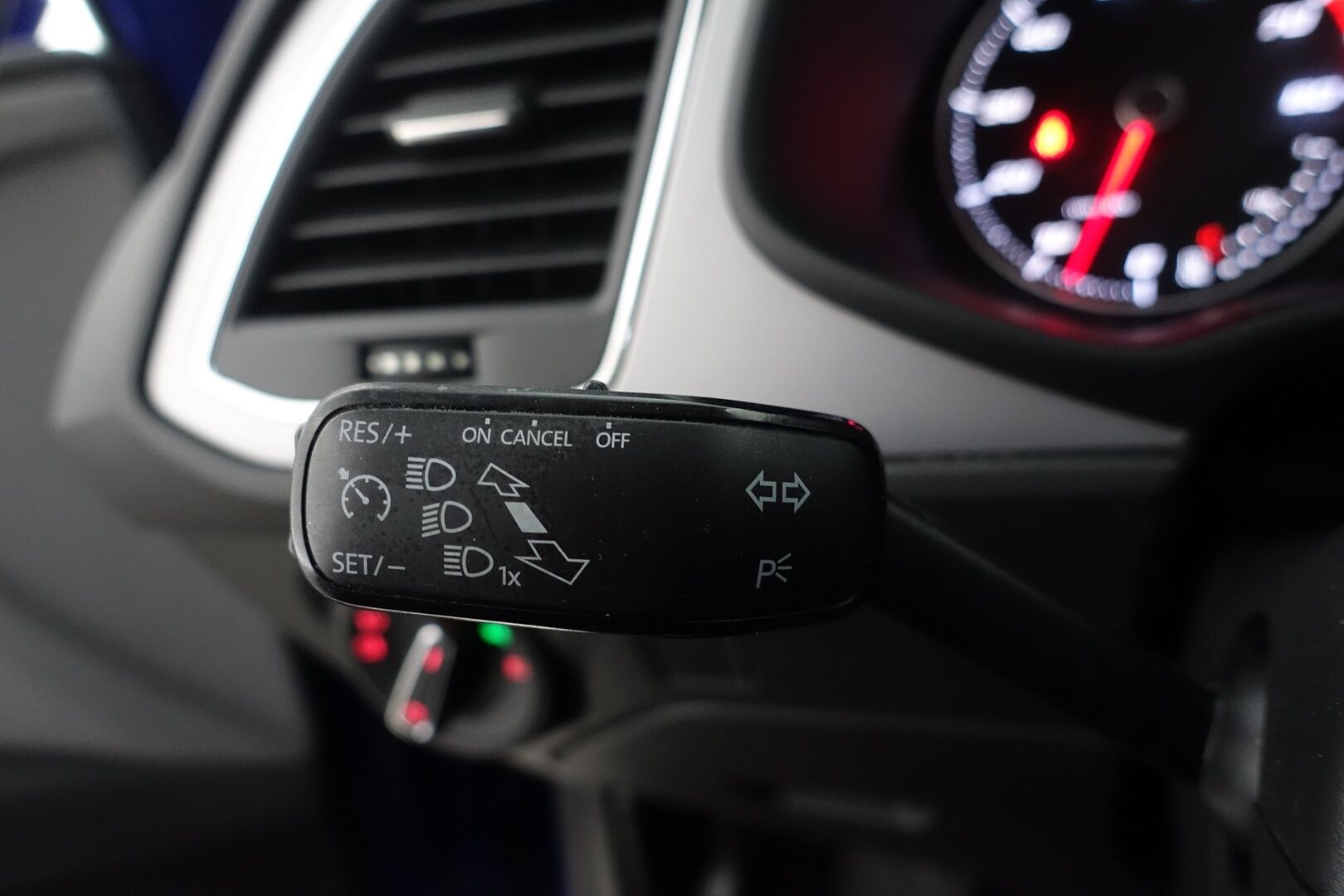 Seat Leon ST 2018 1,4 TGI 110 Style Business DSG / YritysOutlet - Myydään vain yrityksille - *Lohko & Sisäpistoke /Tutkat /  Vakkari / Navi / LED / AppleCarPlay *