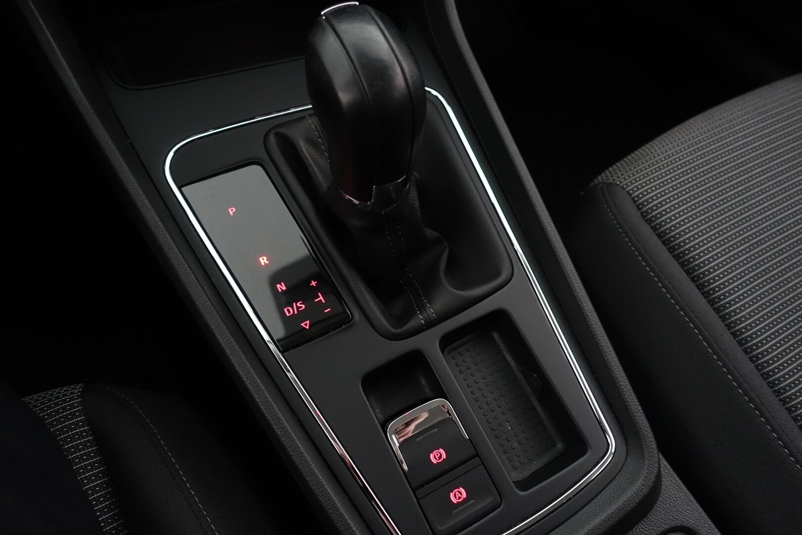 Seat Leon ST 2018 1,4 TGI 110 Style Business DSG / YritysOutlet - Myydään vain yrityksille - *Lohko & Sisäpistoke /Tutkat /  Vakkari / Navi / LED / AppleCarPlay *